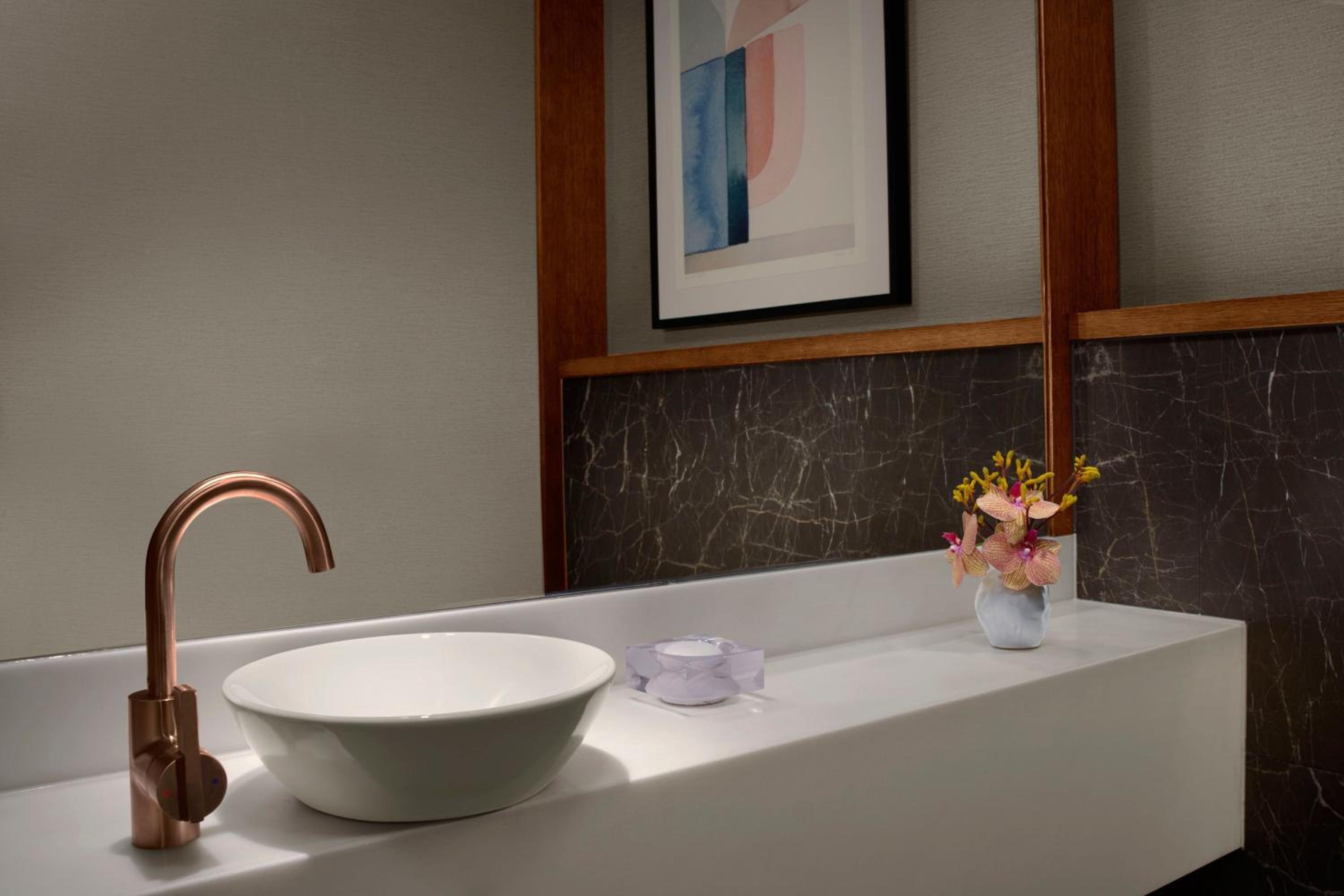 Yarra Suite,  Bay & City View, 1 Bedroom, 1 King Bed, Half-Board, Club Access thumbnail 6