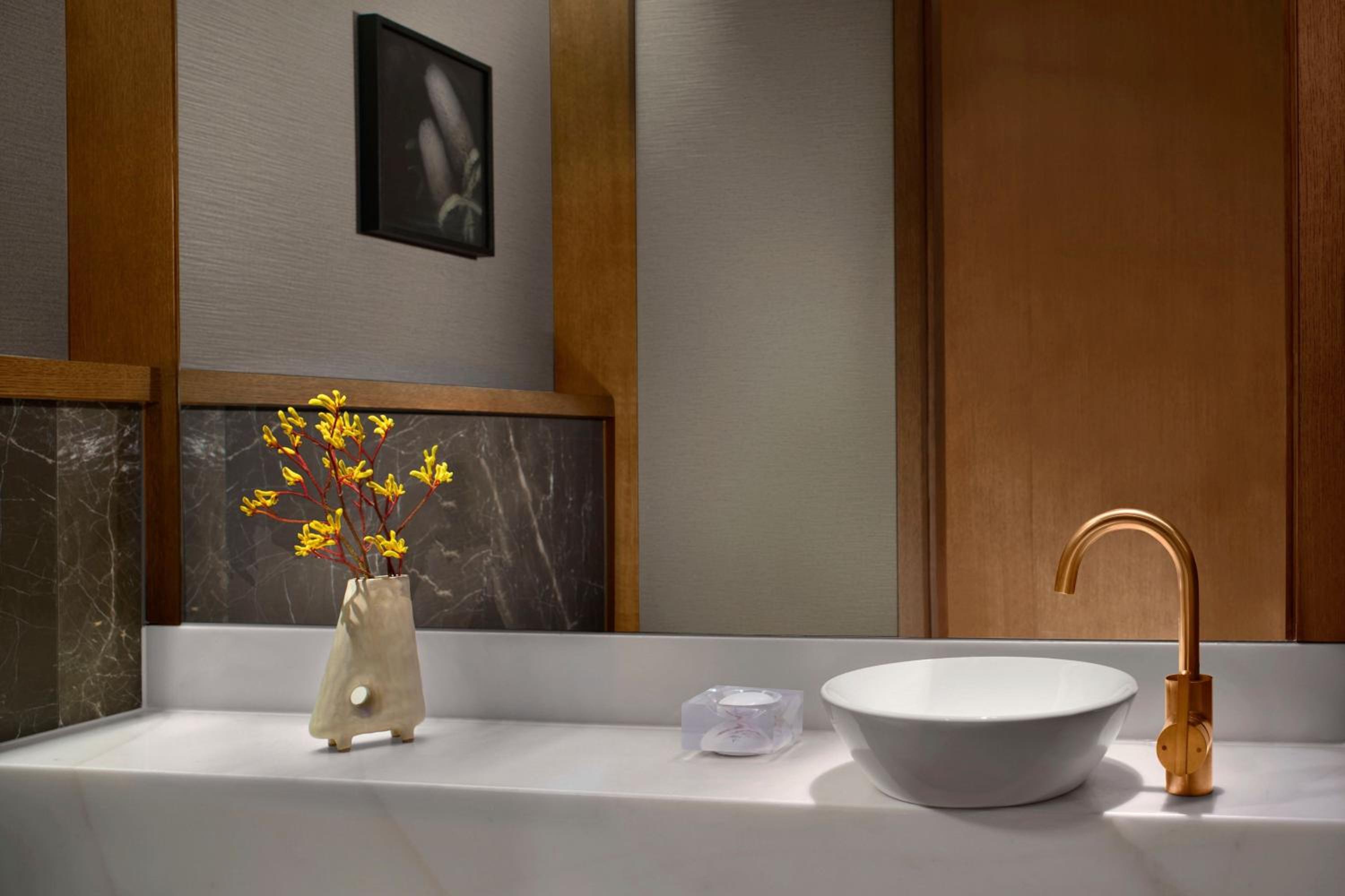 Executive Suite, Bay & City View, 1 Bedroom, 1 King Bed, Half-Board, Club Access - Photo 2
