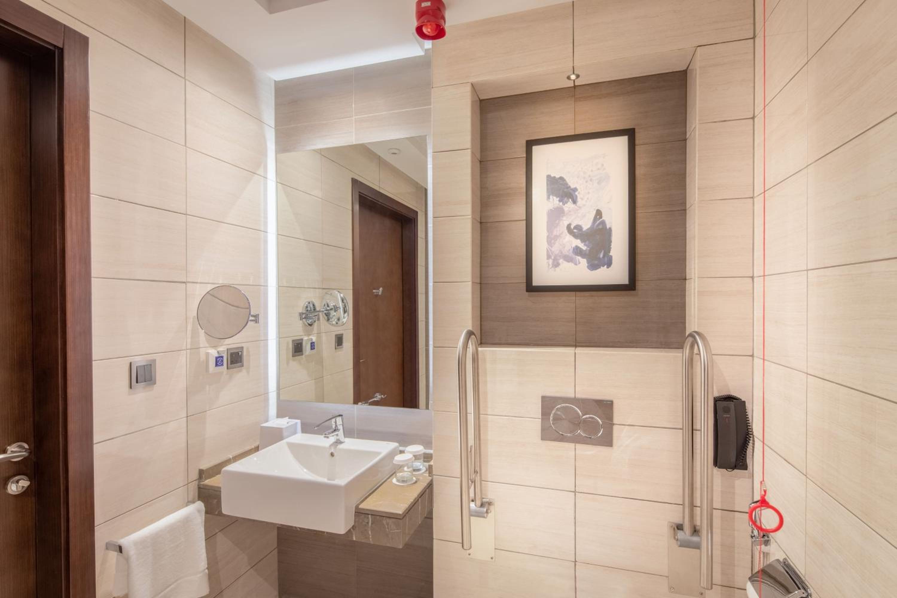Superior King Room - Photo 9