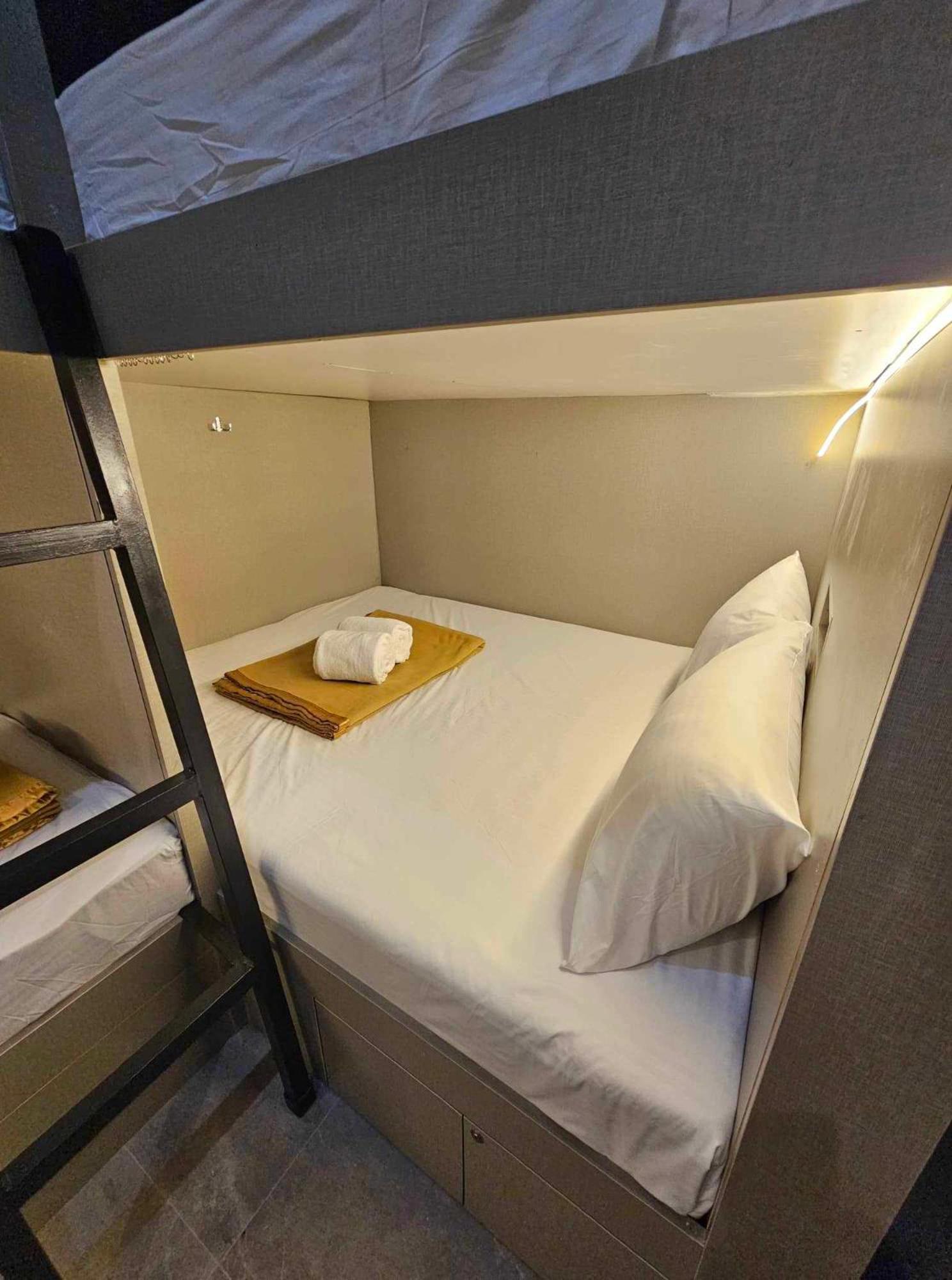 Bunk Bed in Mixed Dormitory Room