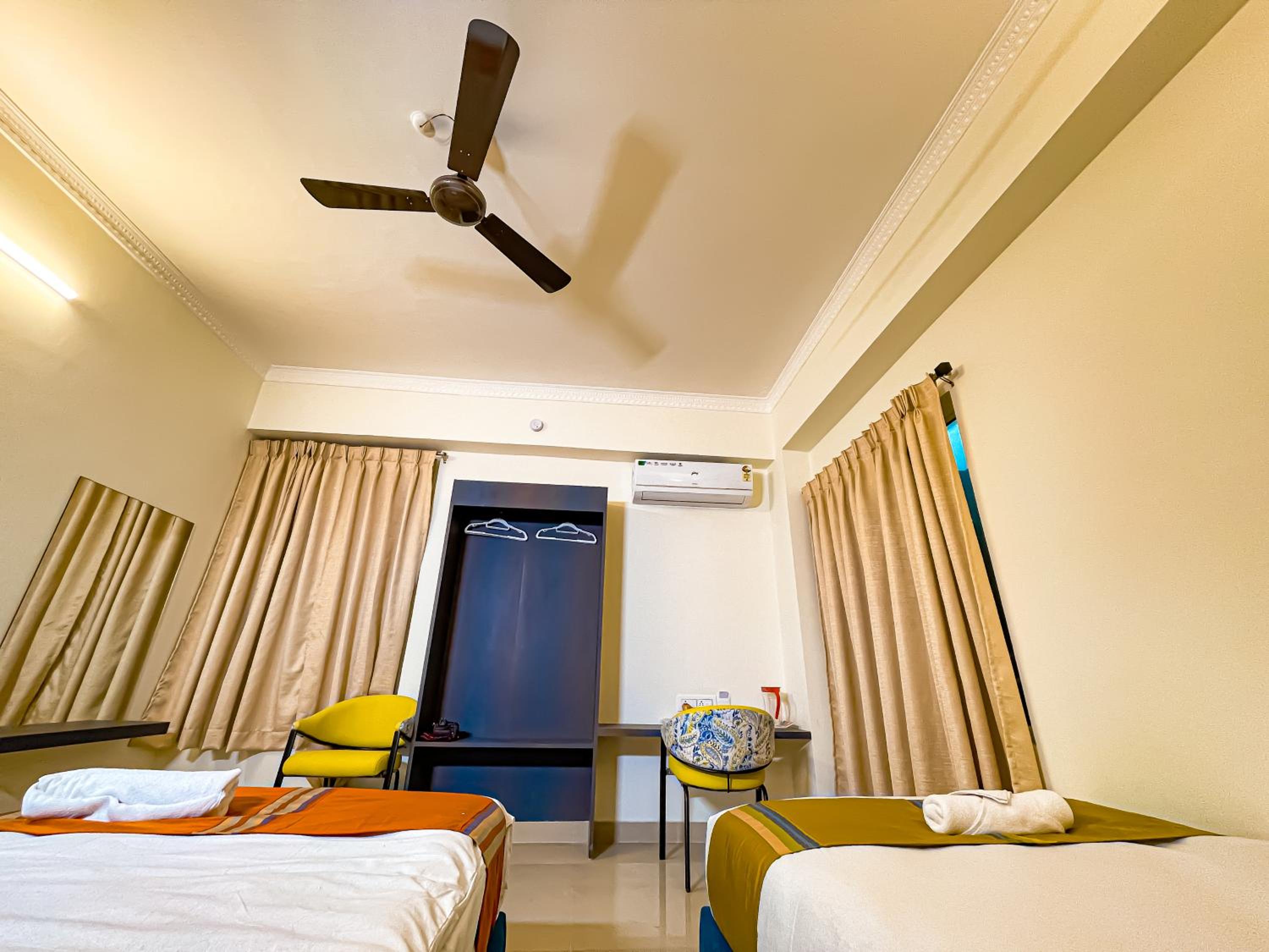 Twin Room with Balcony photo 2