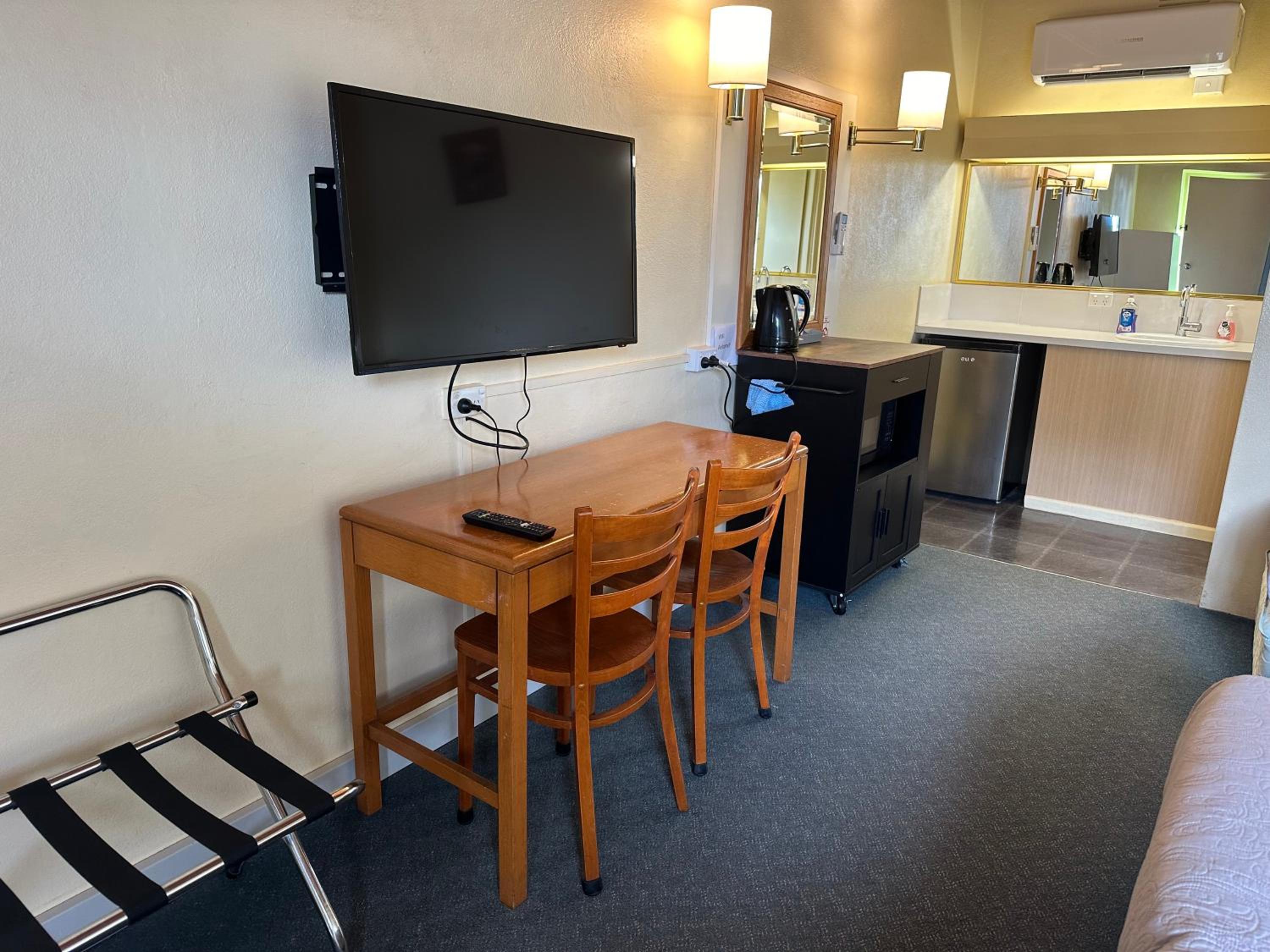 Family Room - Photo 4