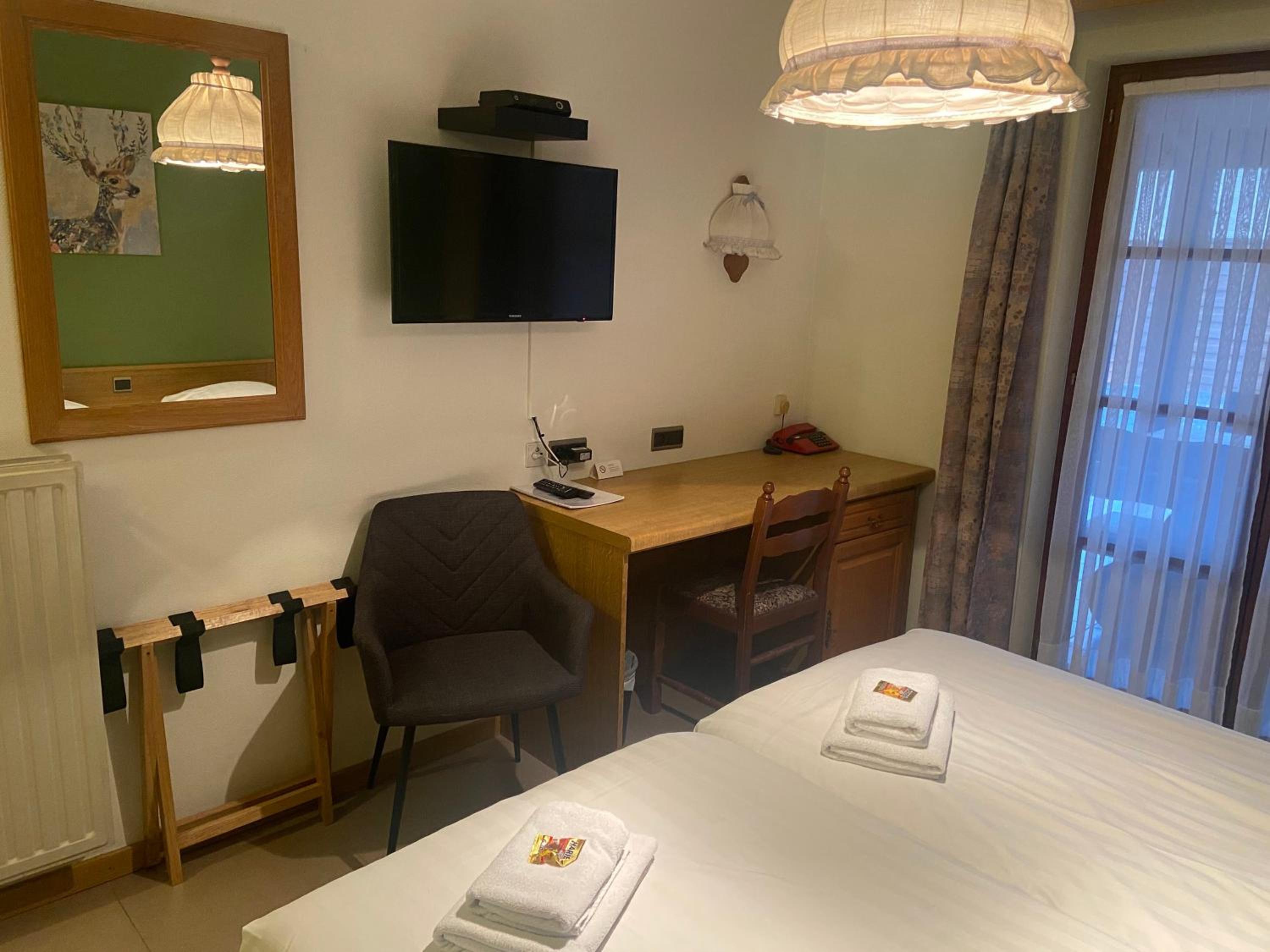 Standard Double Room - Photo 4
