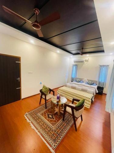 Deluxe King Suite
