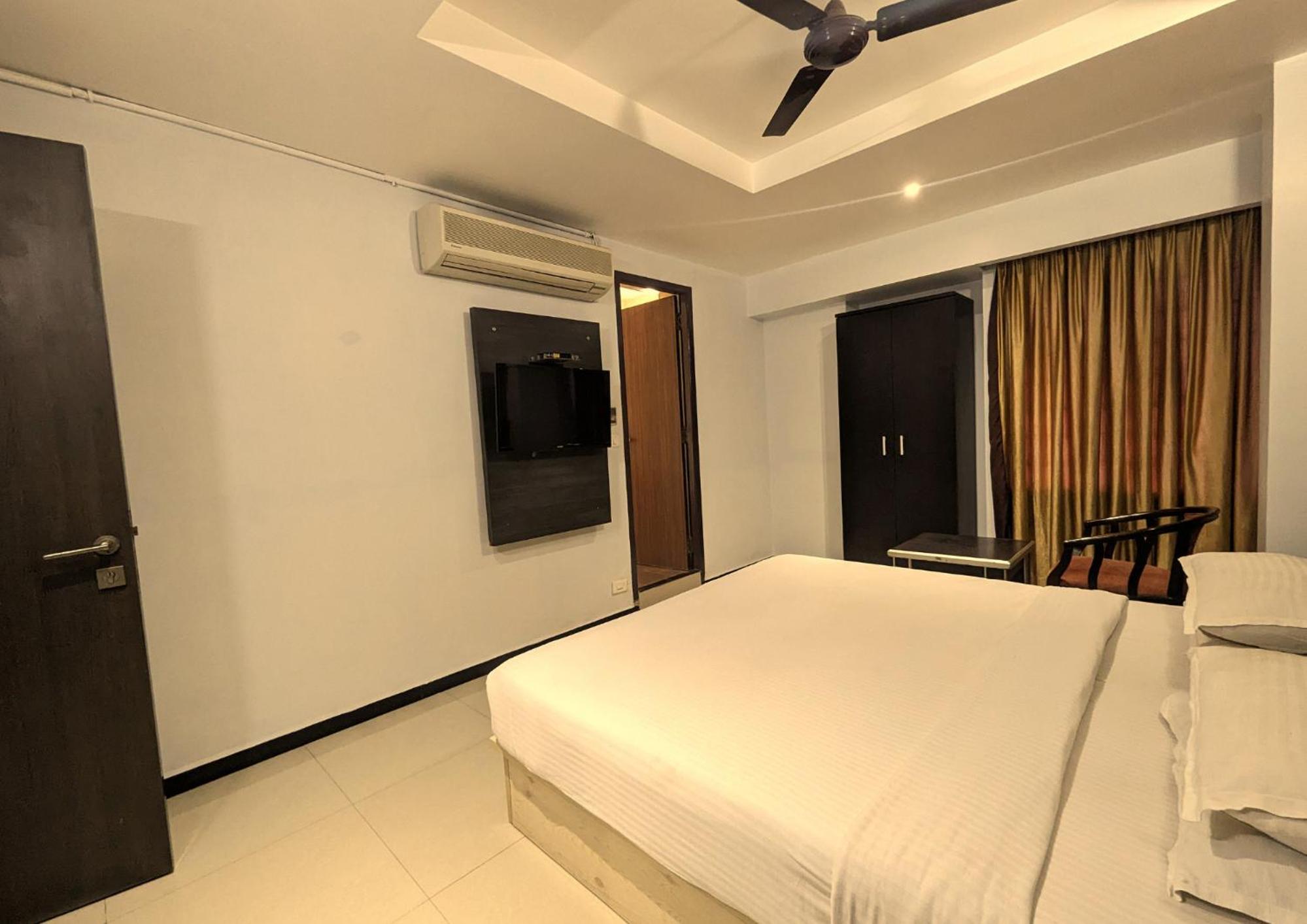 Deluxe Double Room - Photo 14