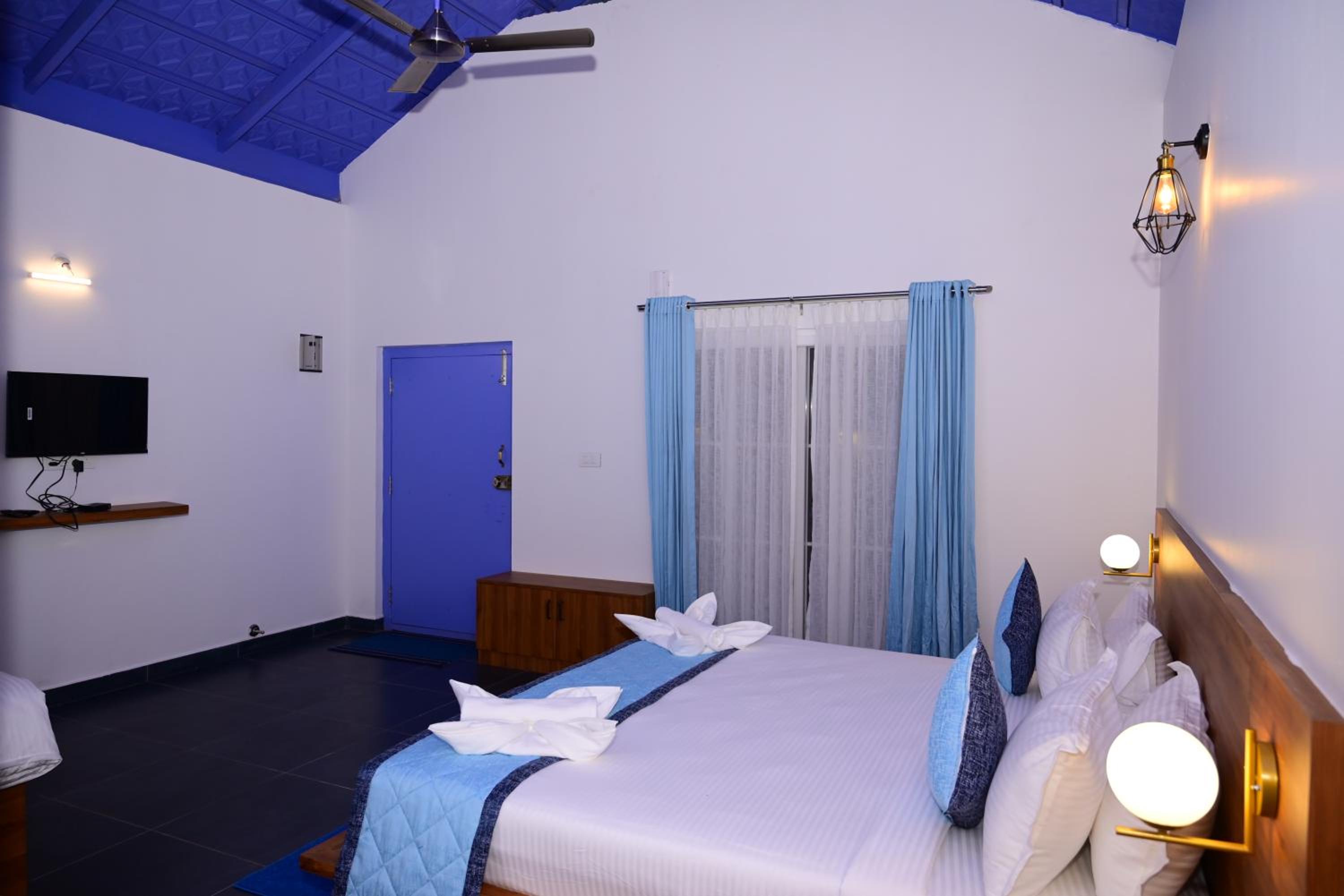 Superior King Room - Photo 22