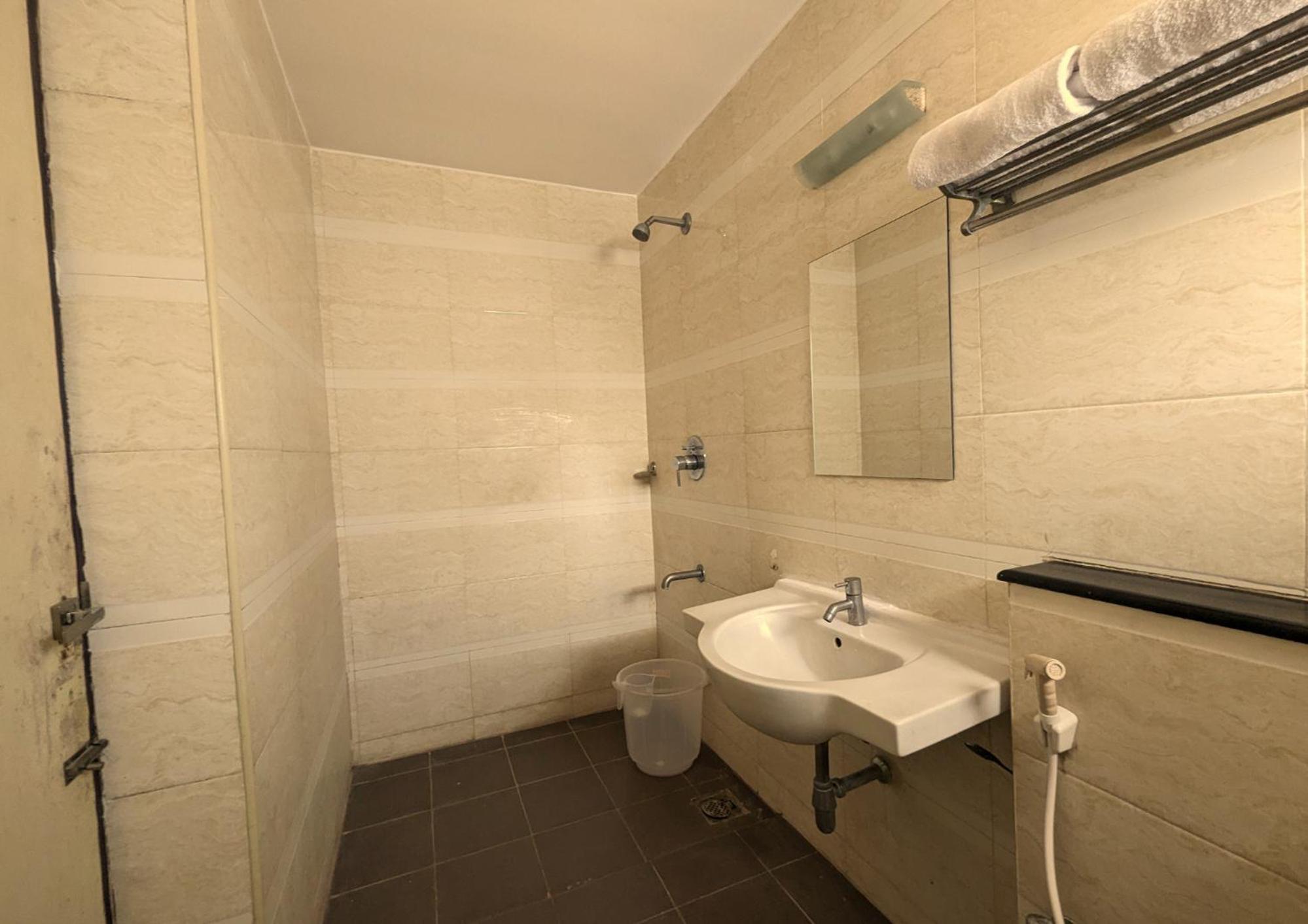 Standard Double Room - Photo 9