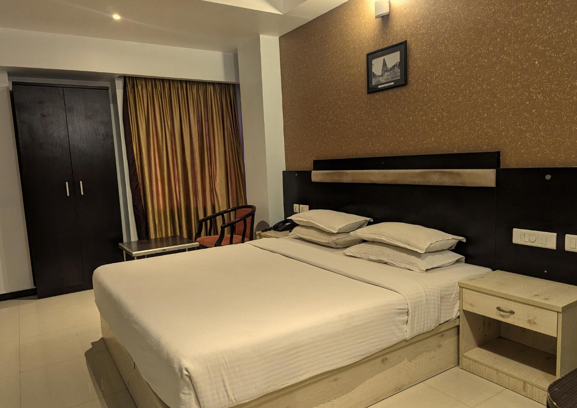 Deluxe Double Room - Photo 11