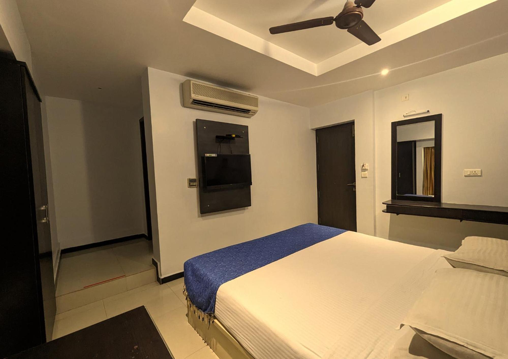 Standard Double Room - Photo 11