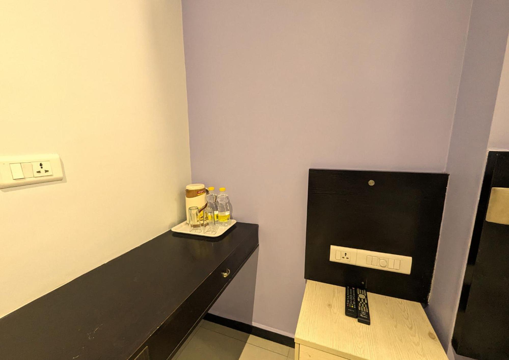Standard Double Room - Photo 7
