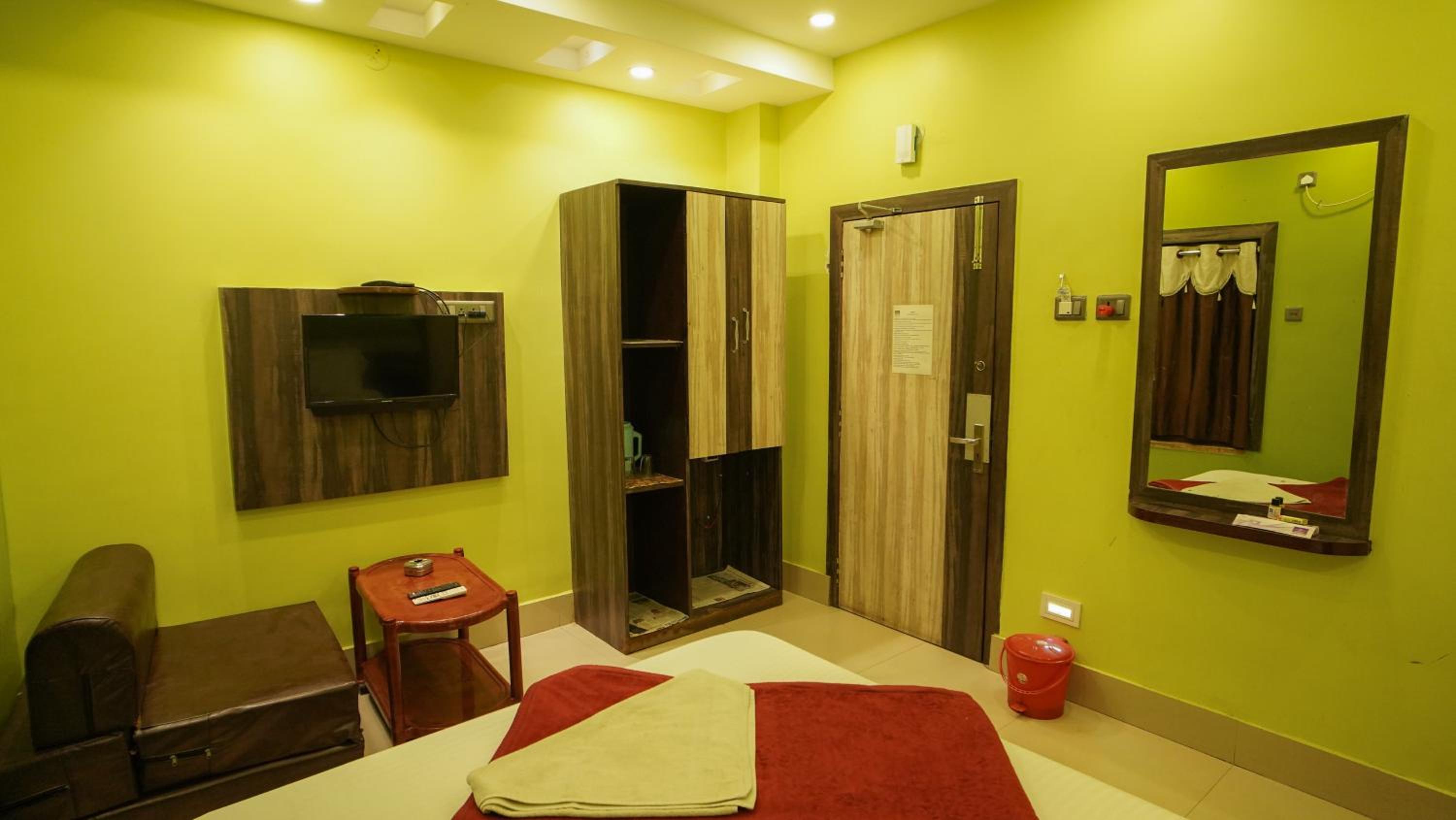 Budget Double Room photo 3