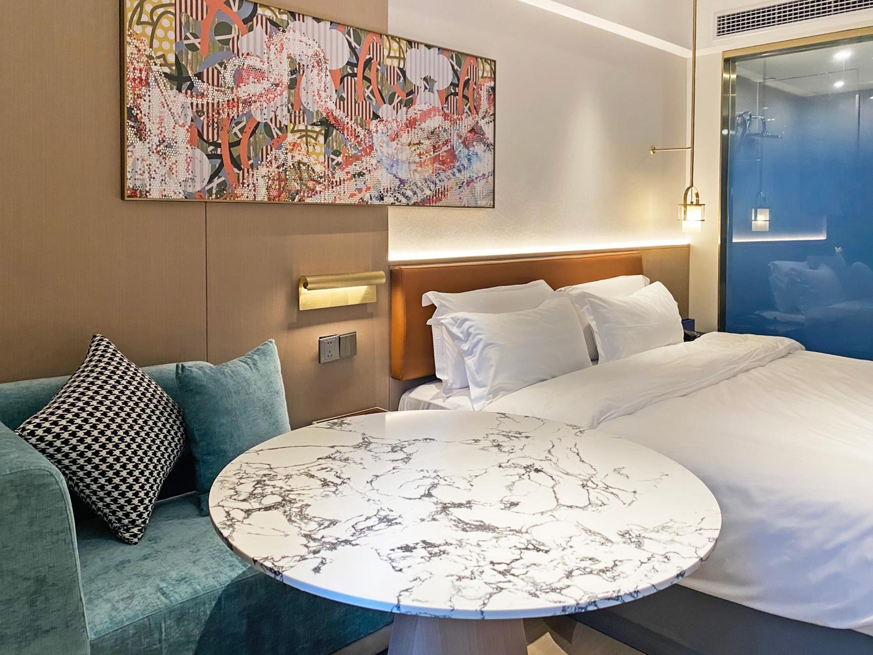 Deluxe Room (2 Adults + 1 Child) photo 2