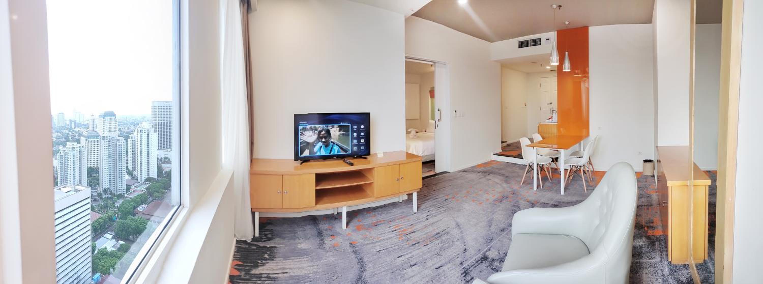 Suite - Photo 3