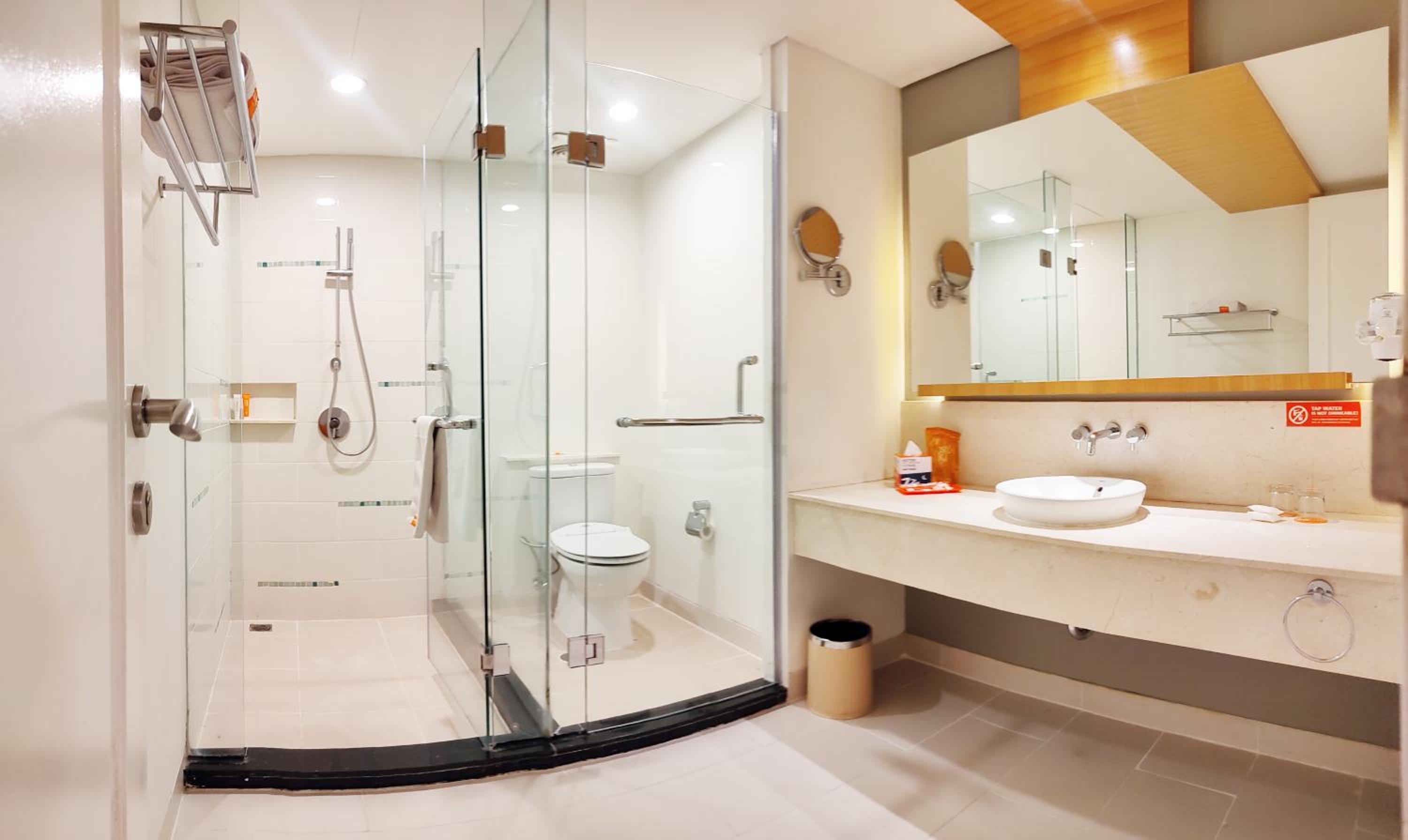 Suite - Photo 2