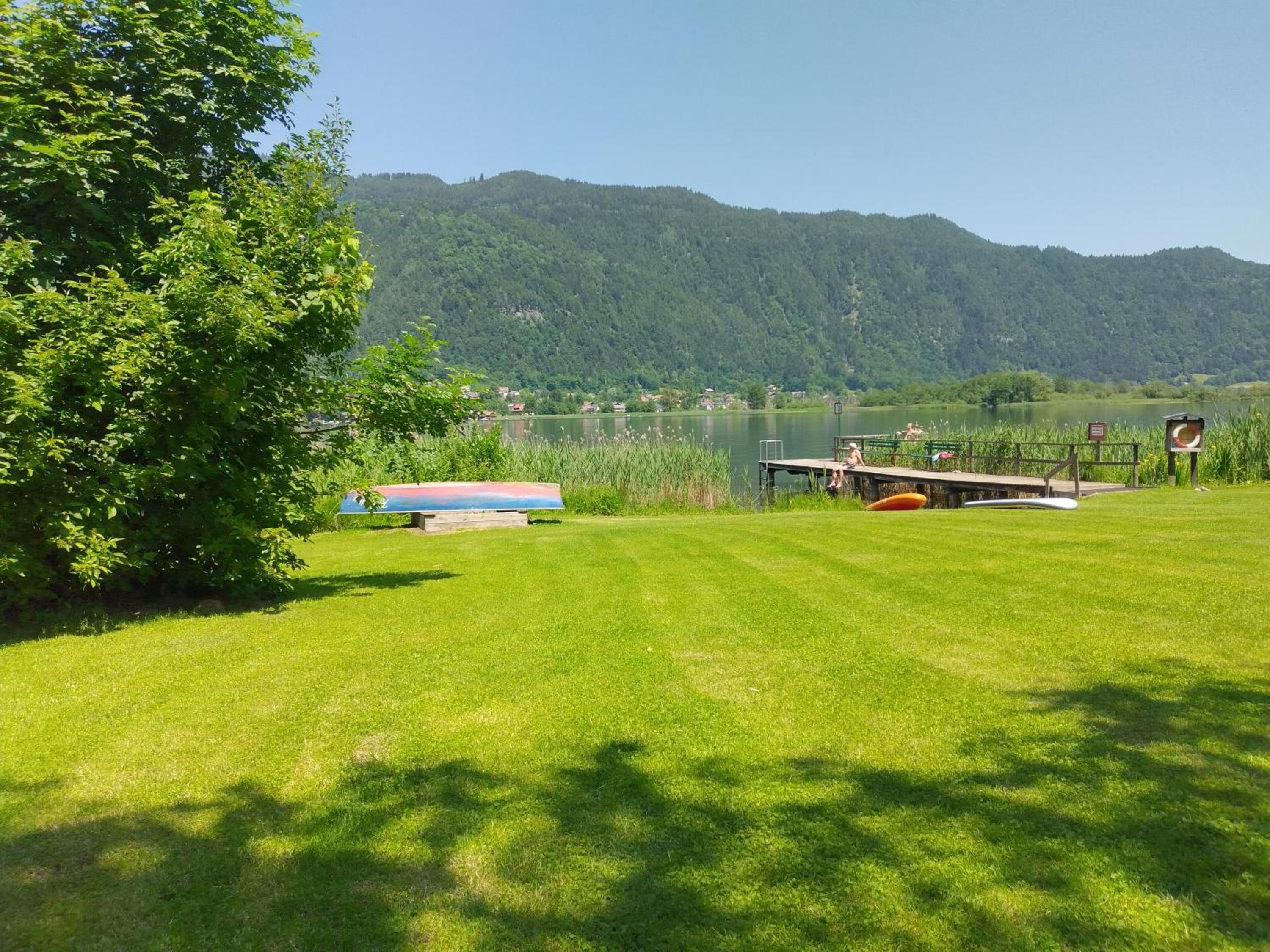 One-Bedroom Apartment with Lake View photo 2