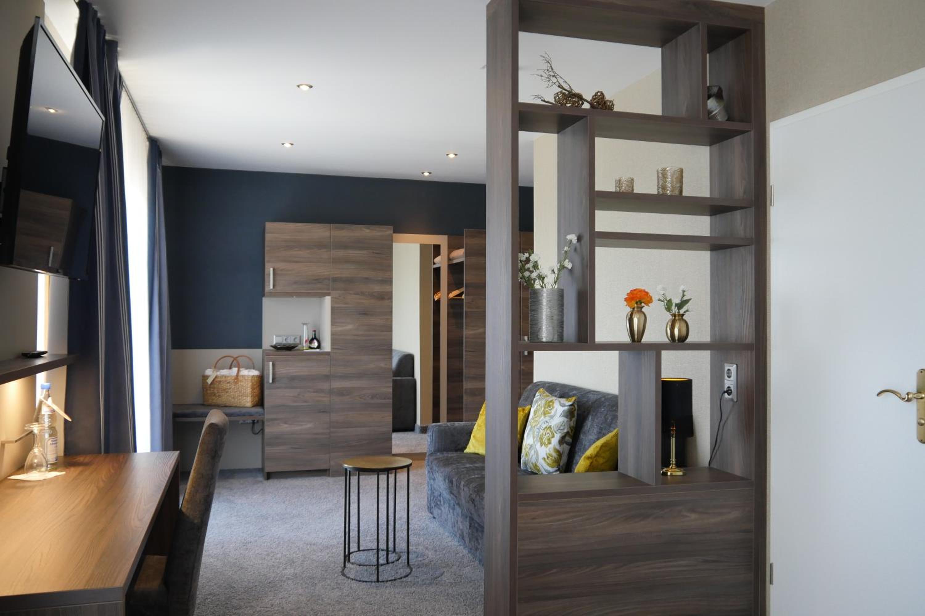 Junior Suite with Balcony - Photo 1