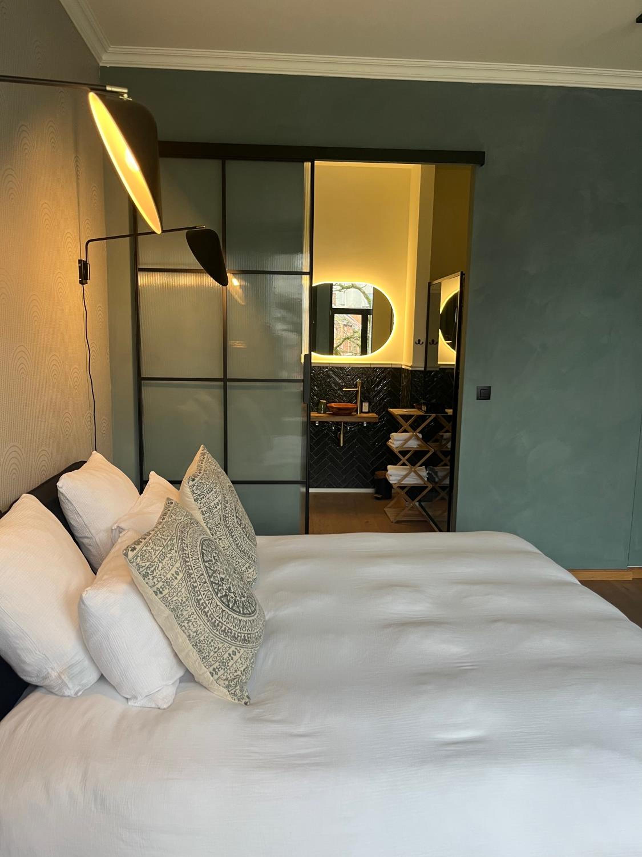 Deluxe King Room photo 1