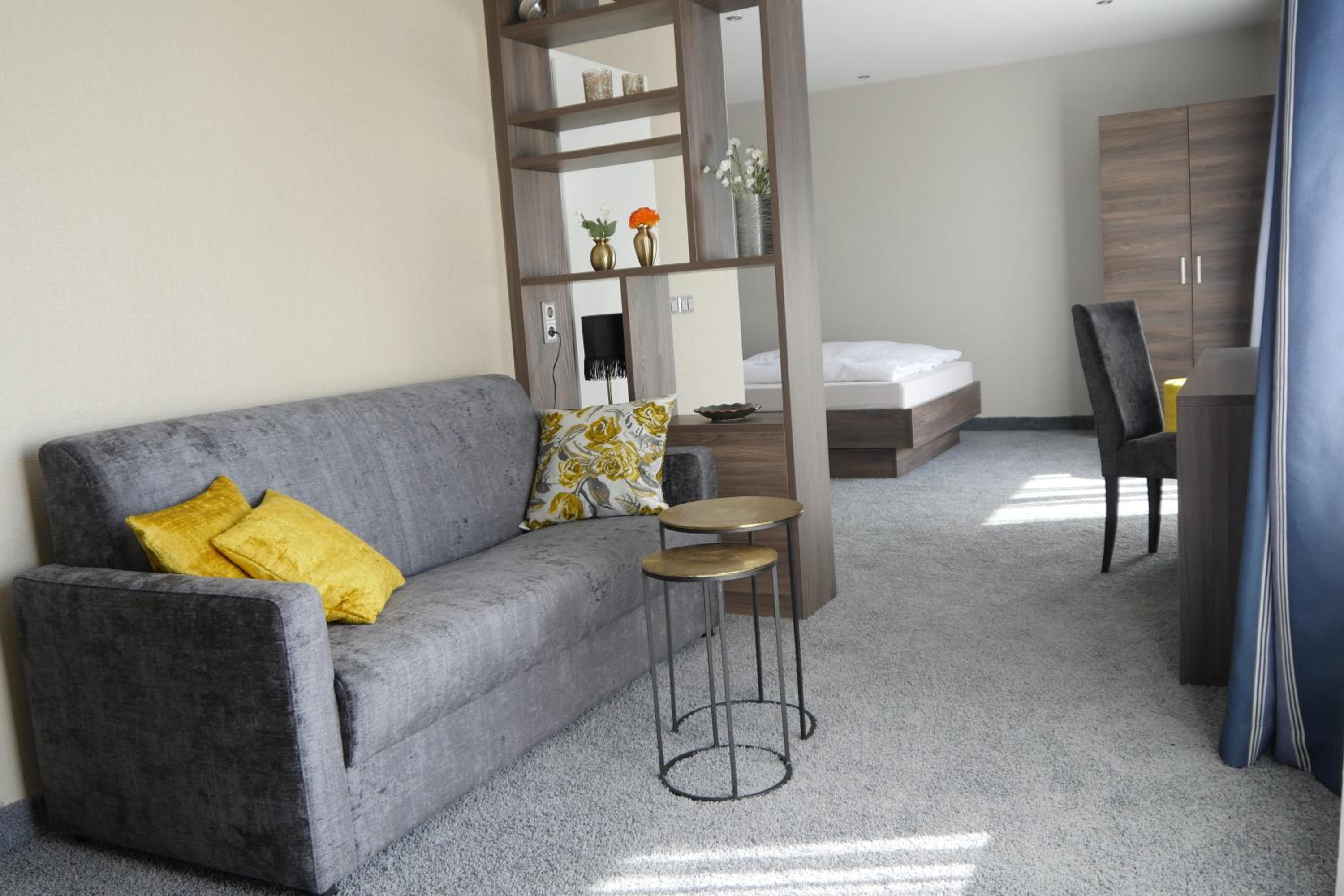 Junior Suite with Balcony - Photo 4