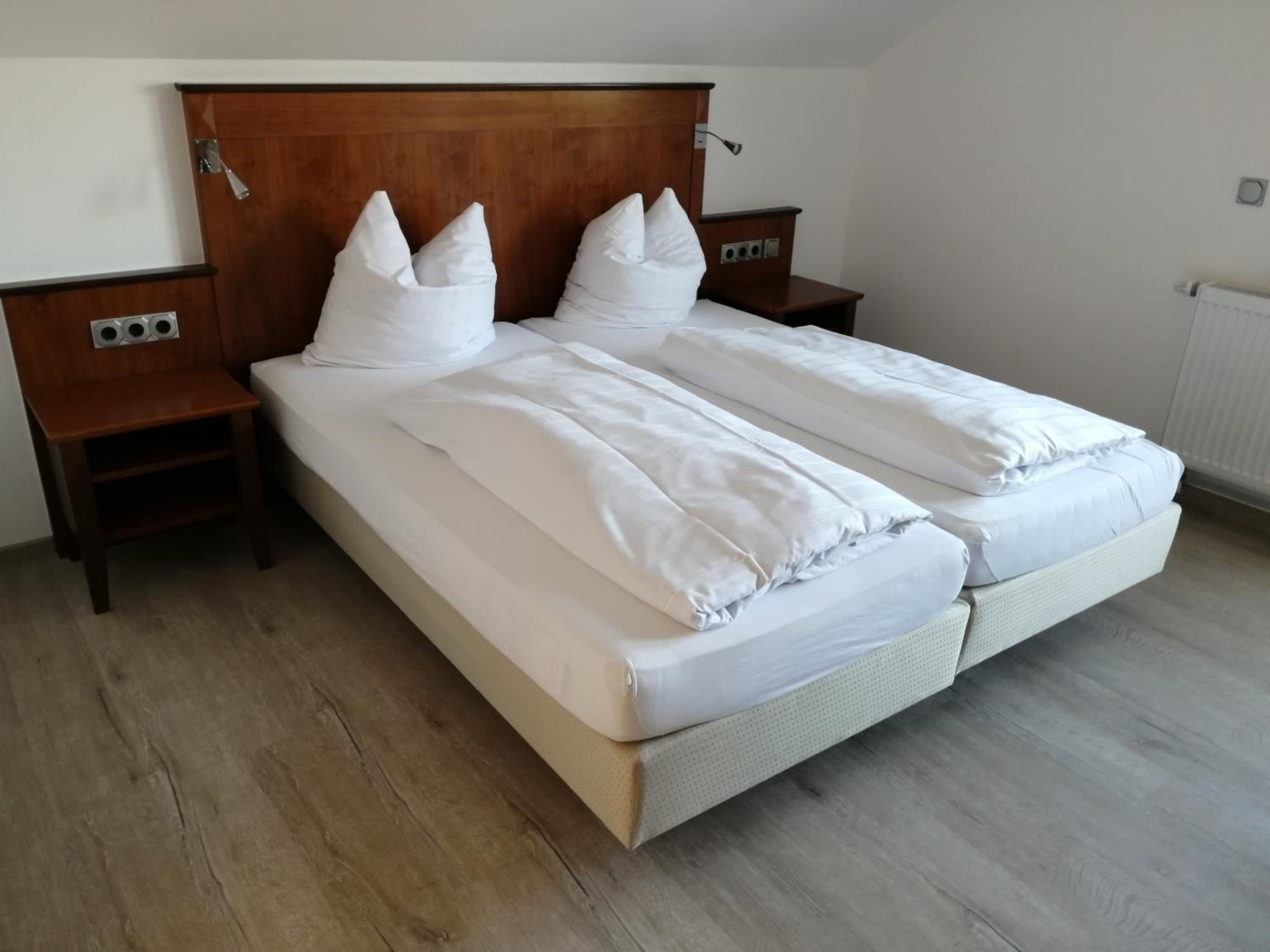 Double Room with Private Bathroom - Photo 2