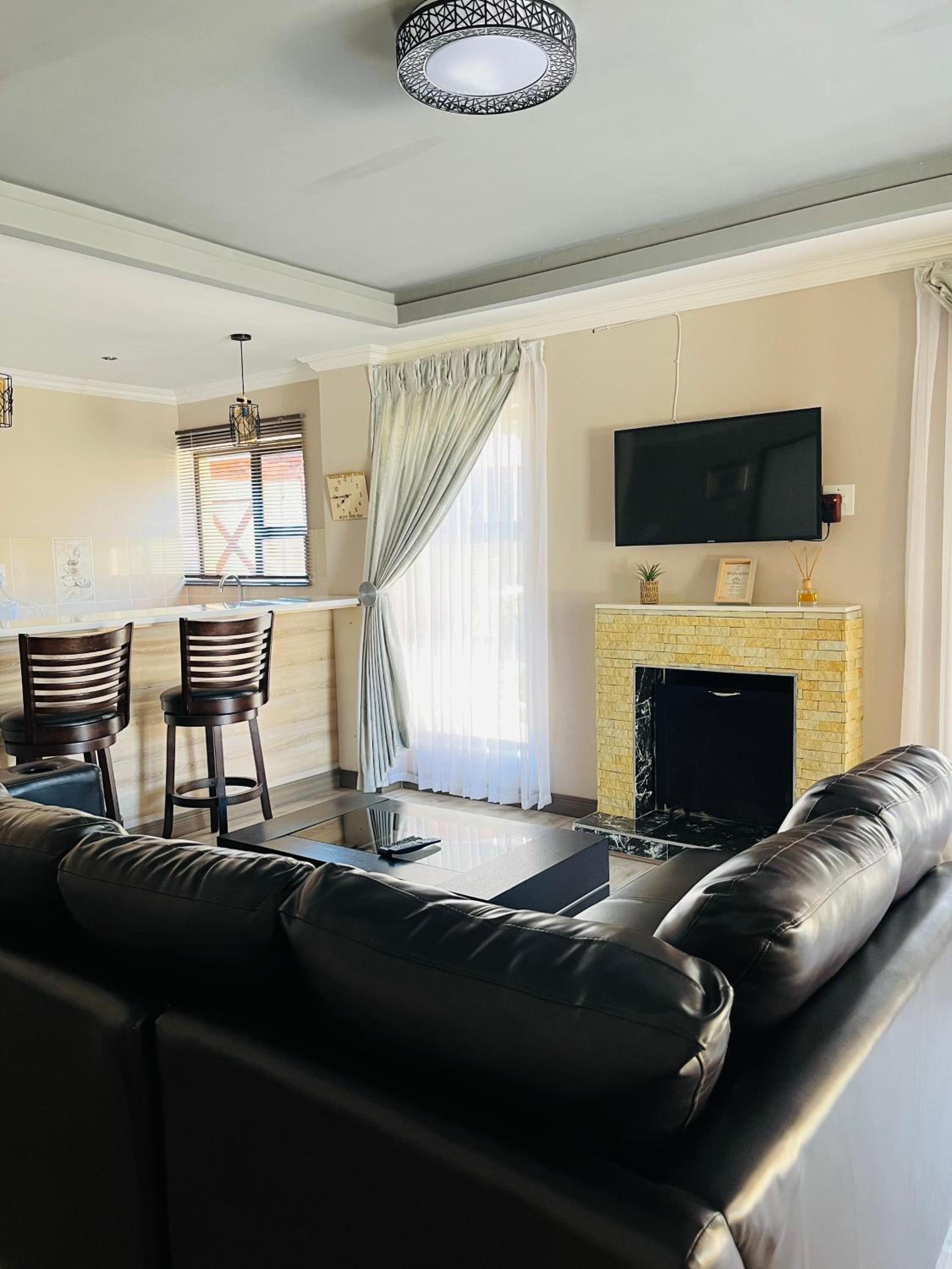 Deluxe Family Room photo 1