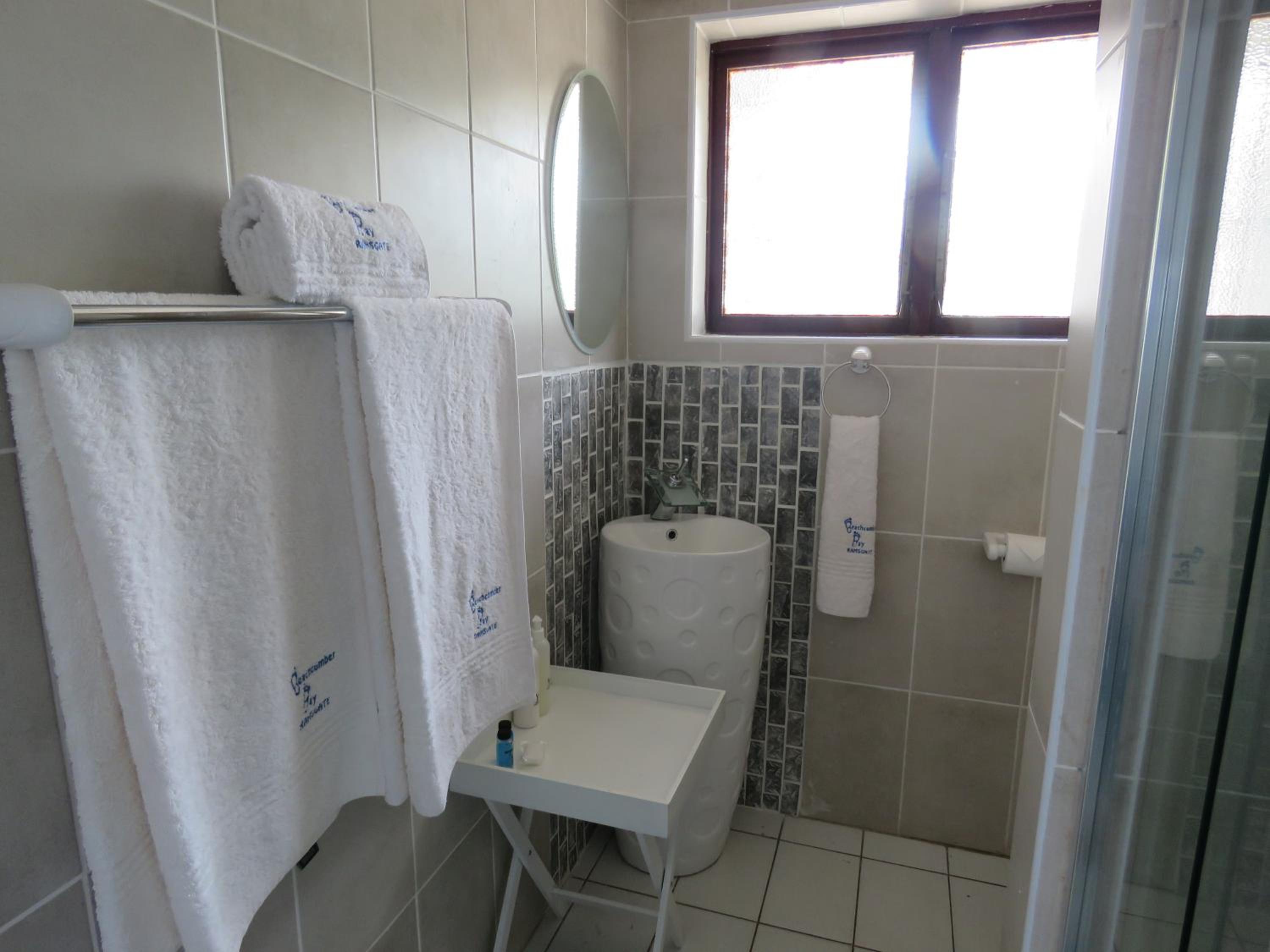 Double or Twin Room - Photo 6