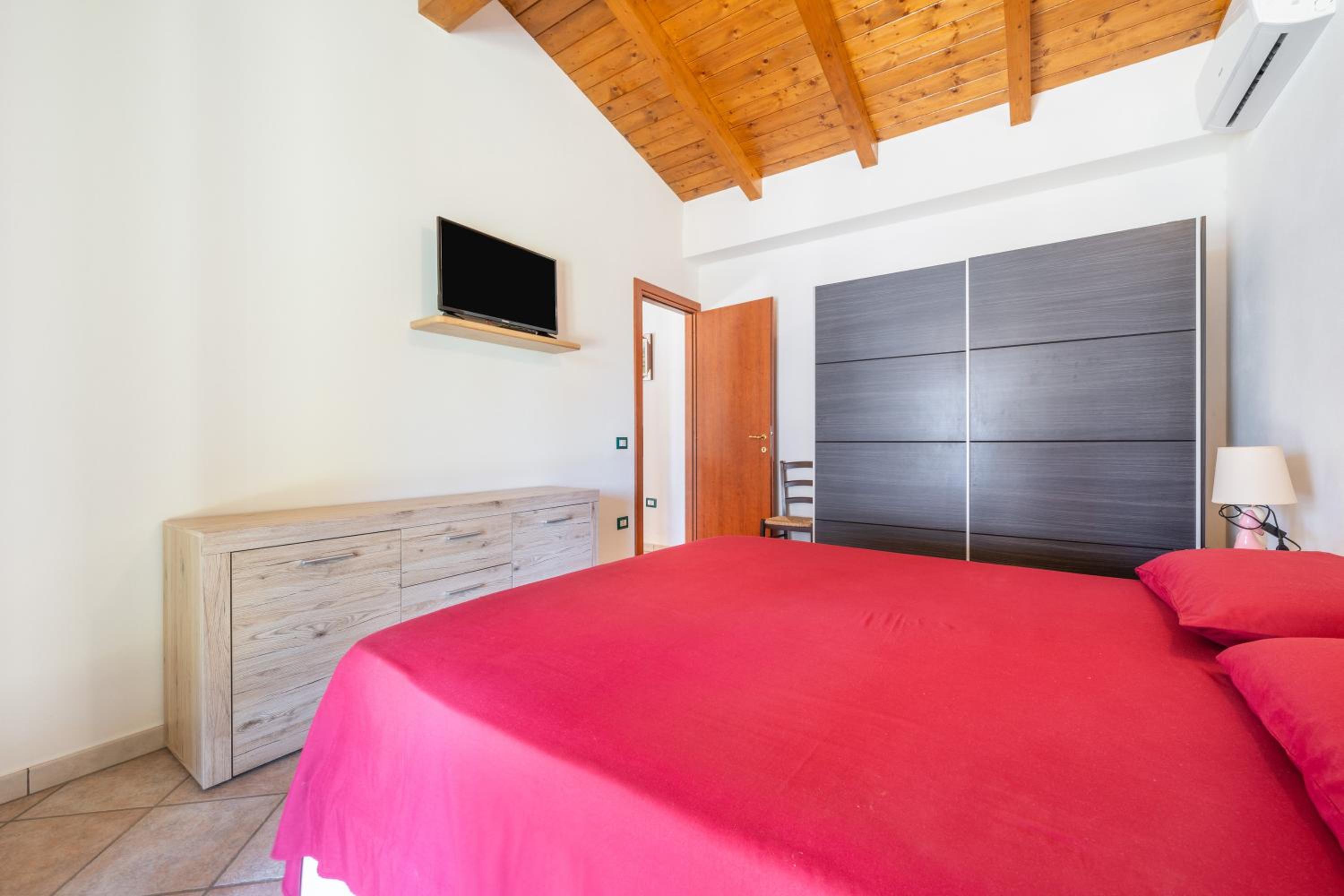 Two-Bedroom House photo 2