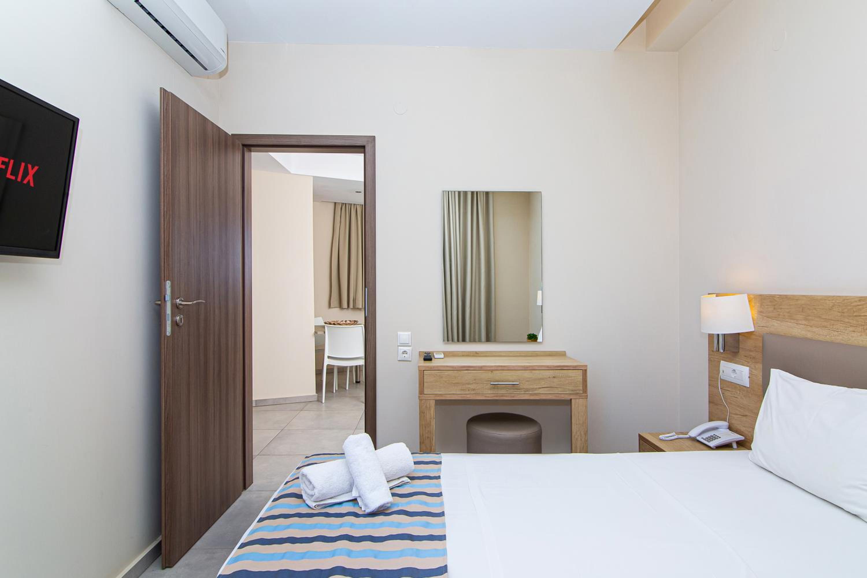 Superior One-Bedroom Triple Apartment - Photo 21