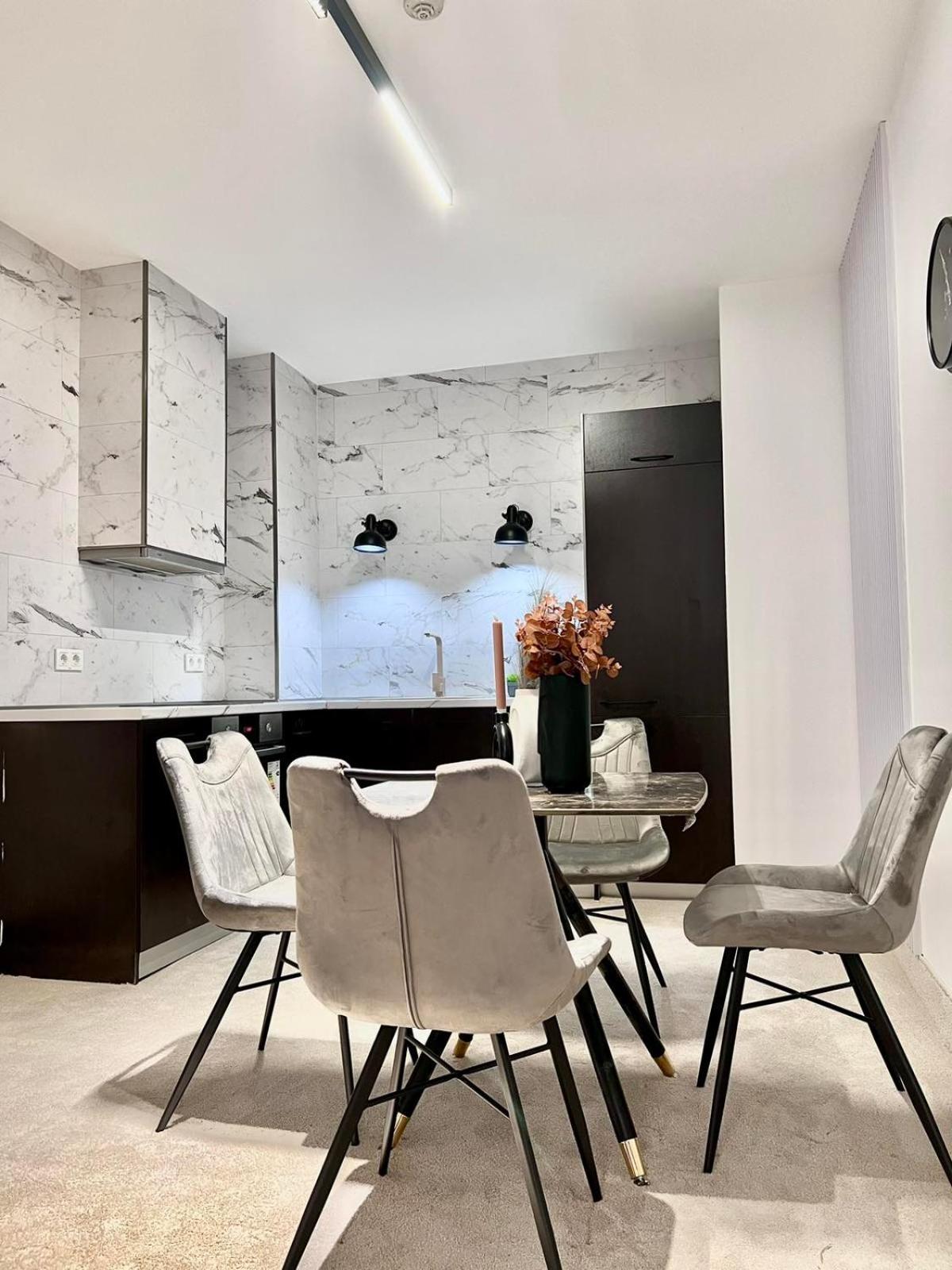 Apartment - Photo 2