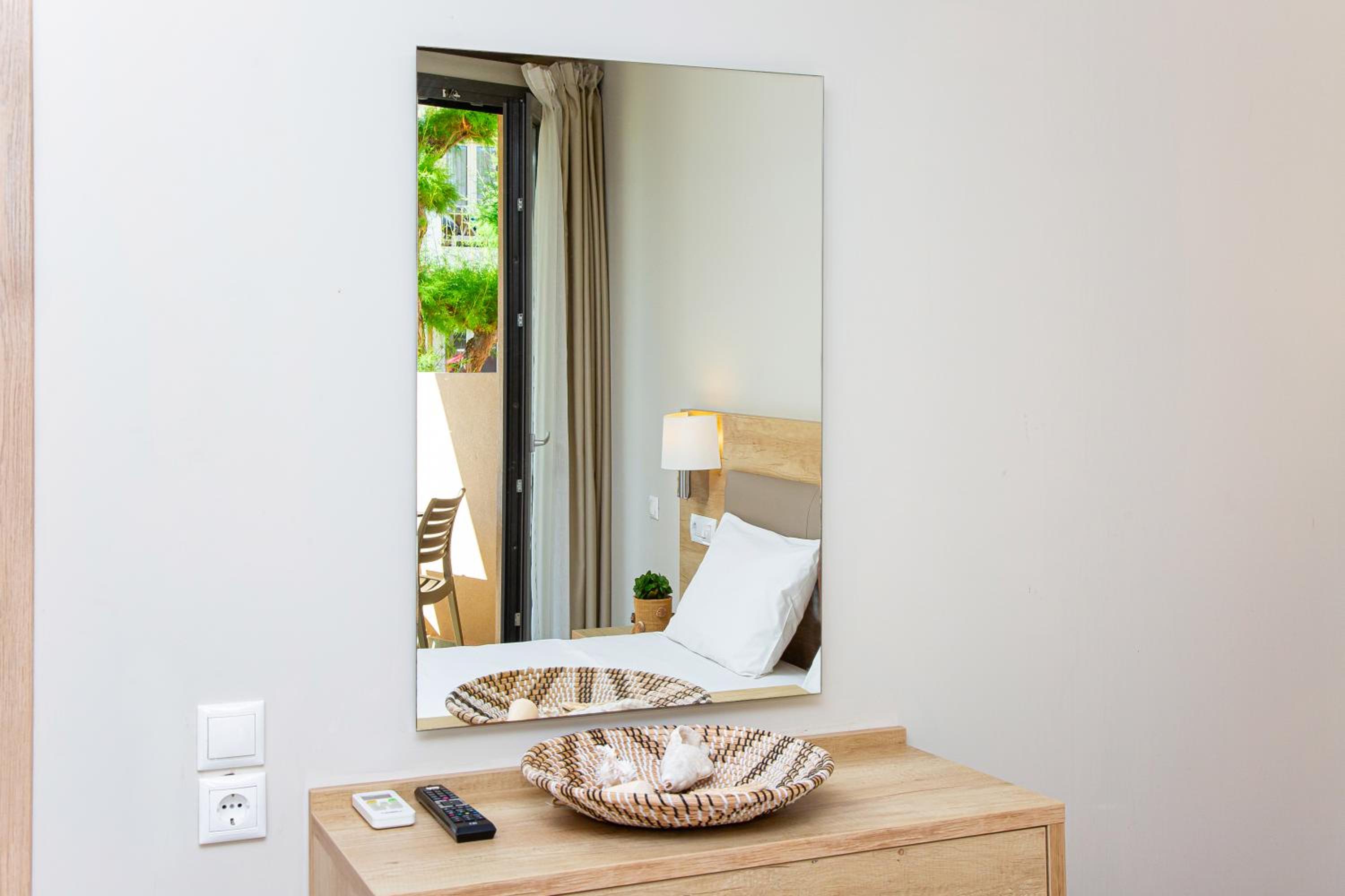 Superior One-Bedroom Triple Apartment - Photo 6