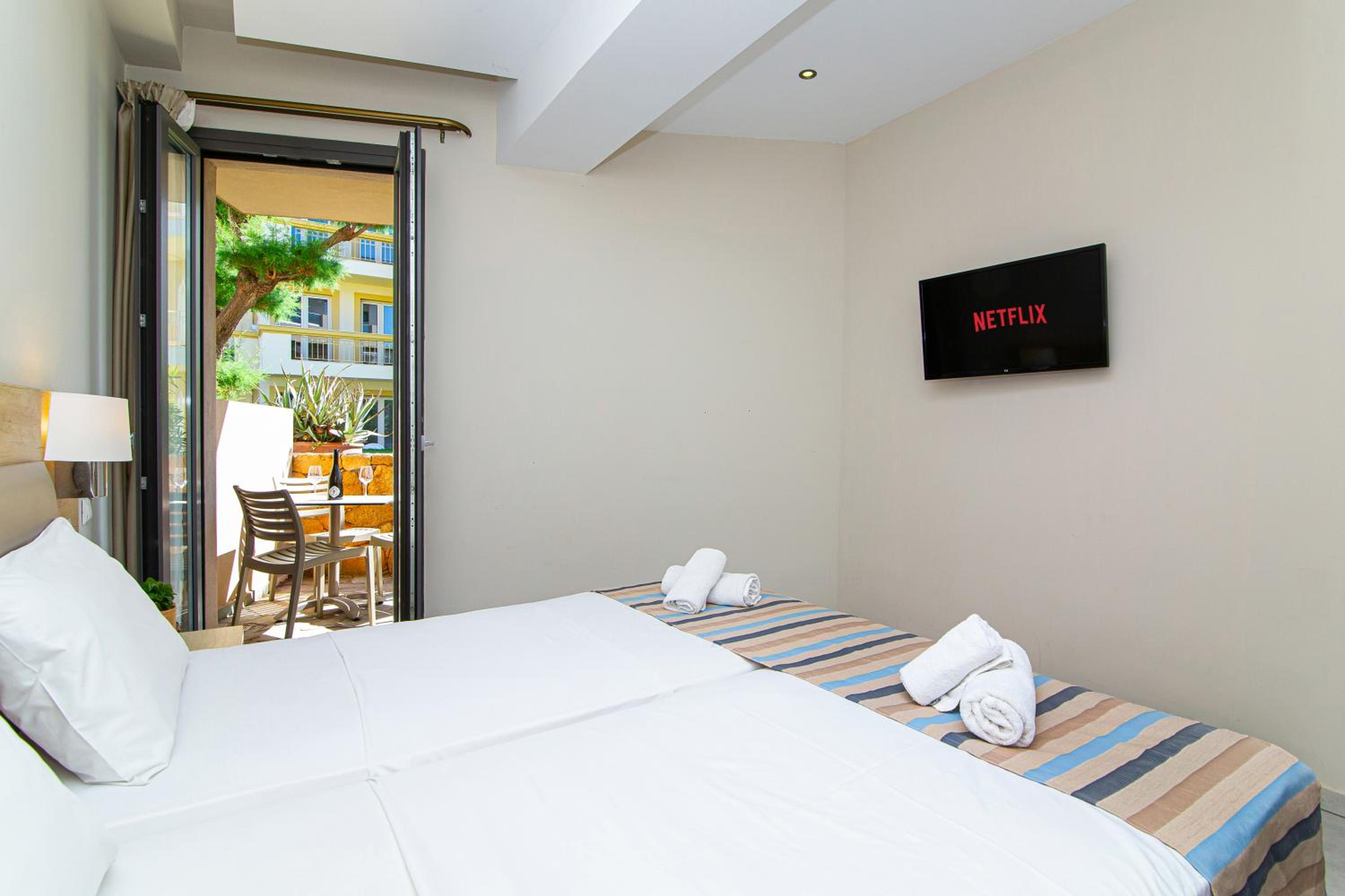 Superior One-Bedroom Triple Apartment - Photo 30