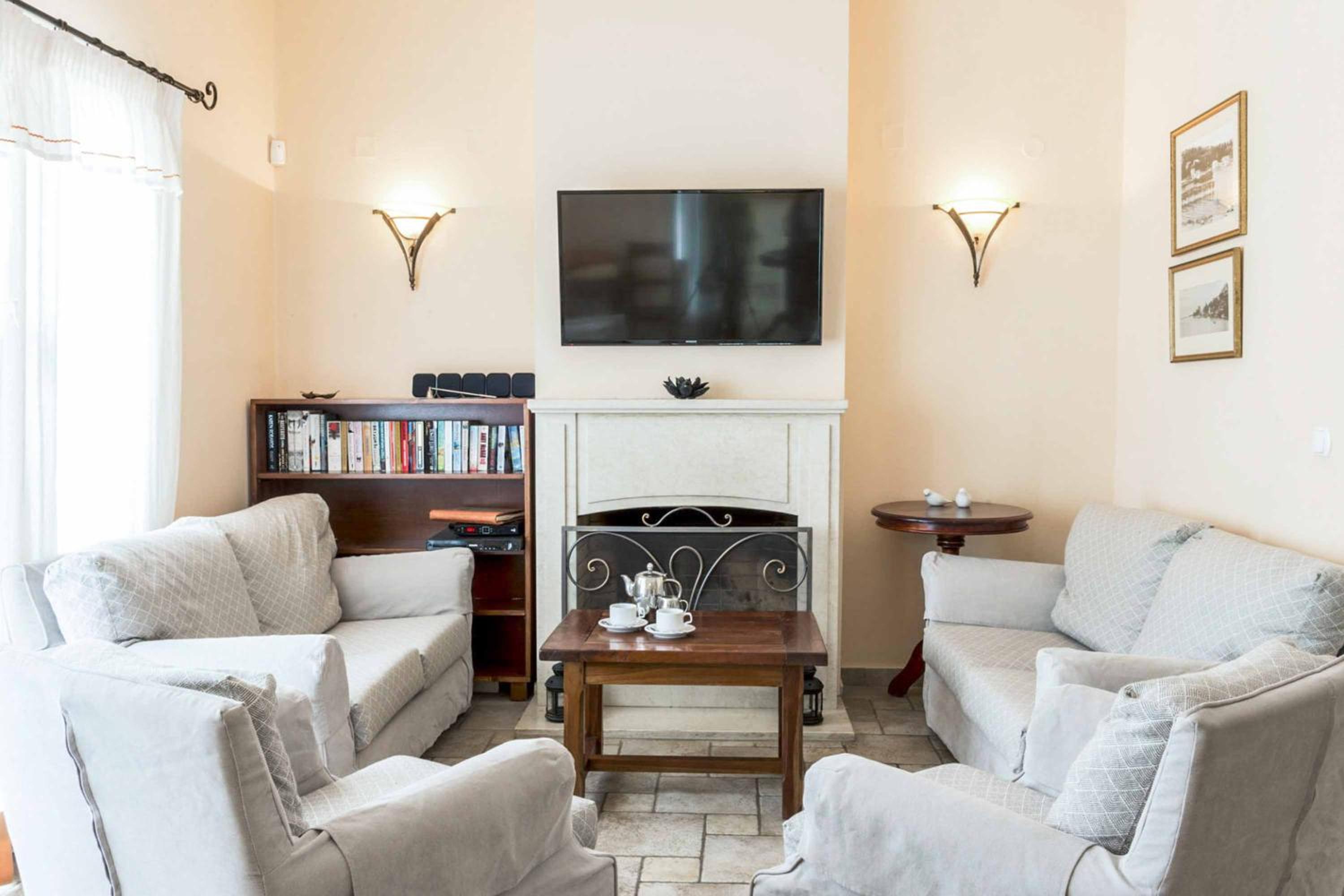Three-Bedroom Villa photo 1