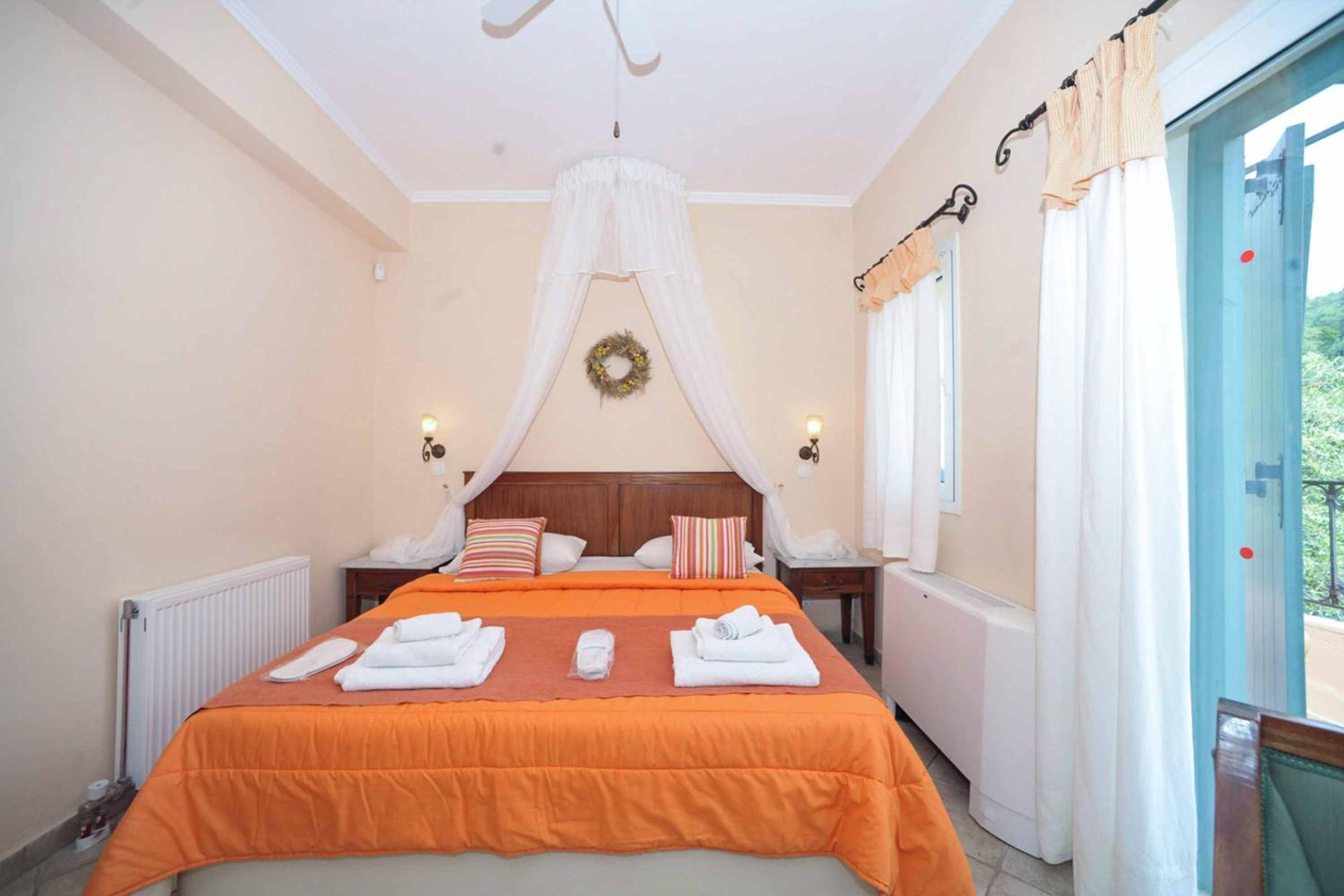 Three-Bedroom Villa photo 2