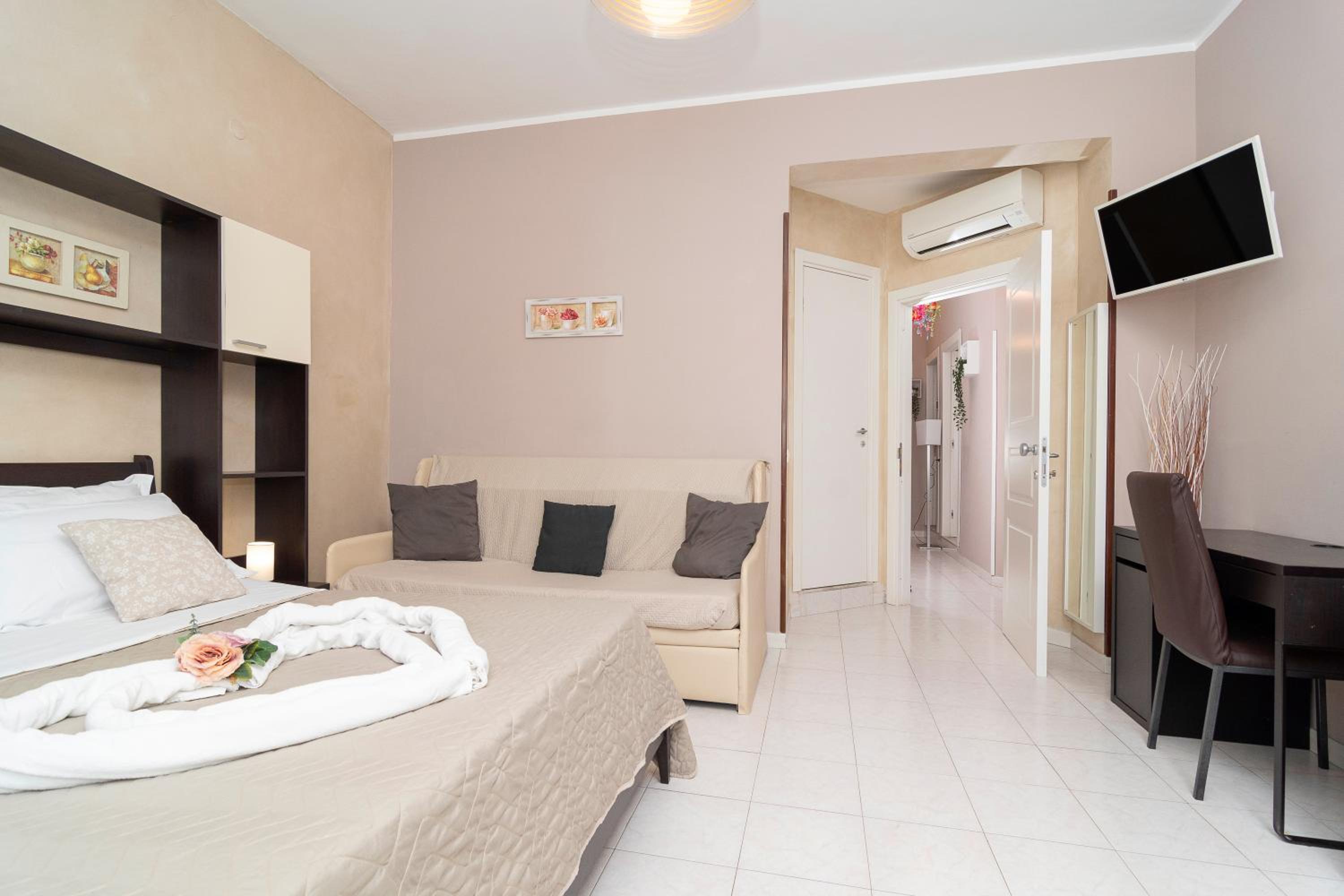 Double Room - Photo 6