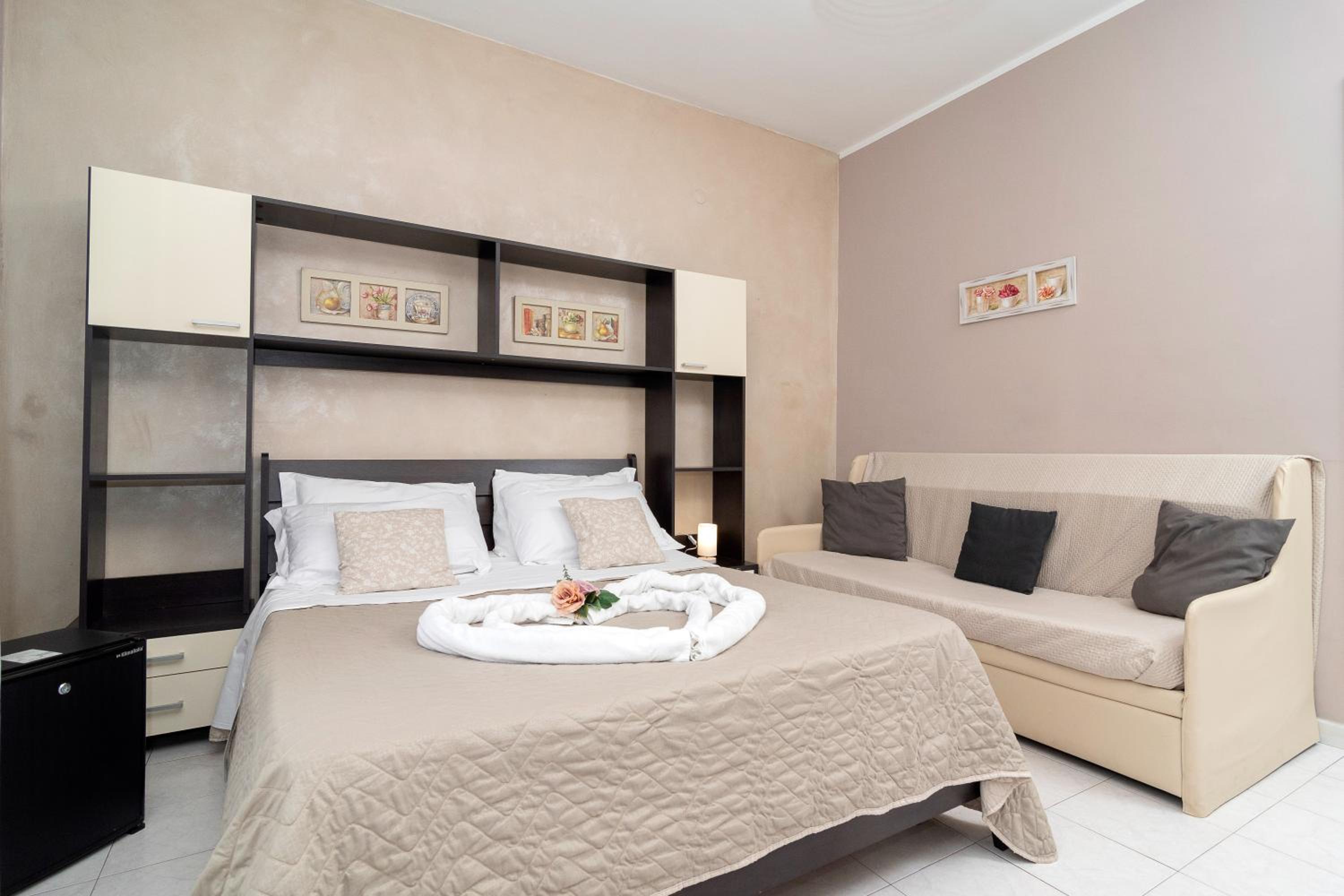 Double Room - Photo 3