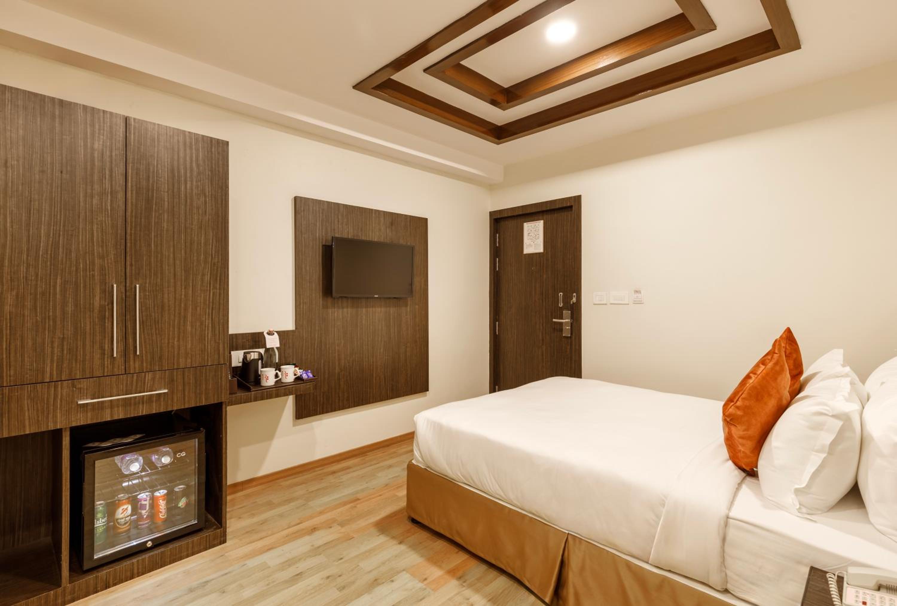 Deluxe King Room - Photo 2