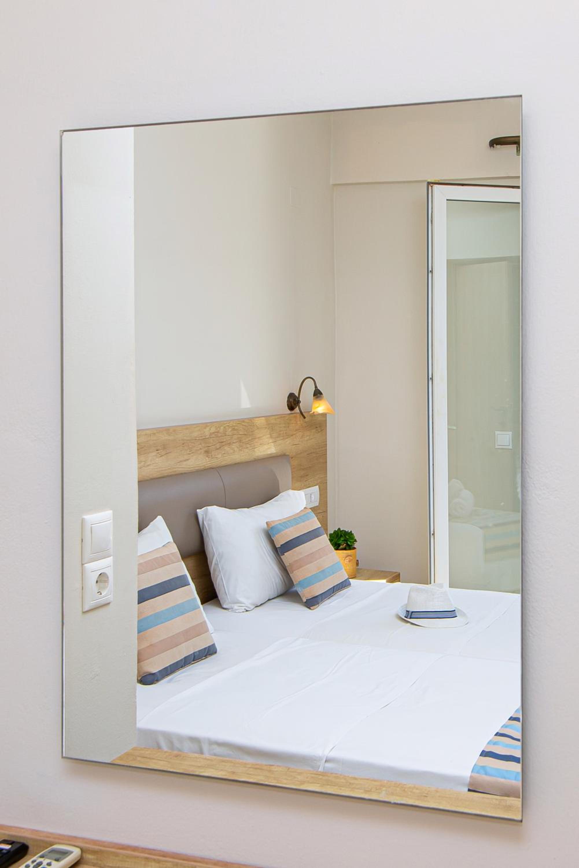 Superior One-Bedroom Quadruple Apartment - Photo 8