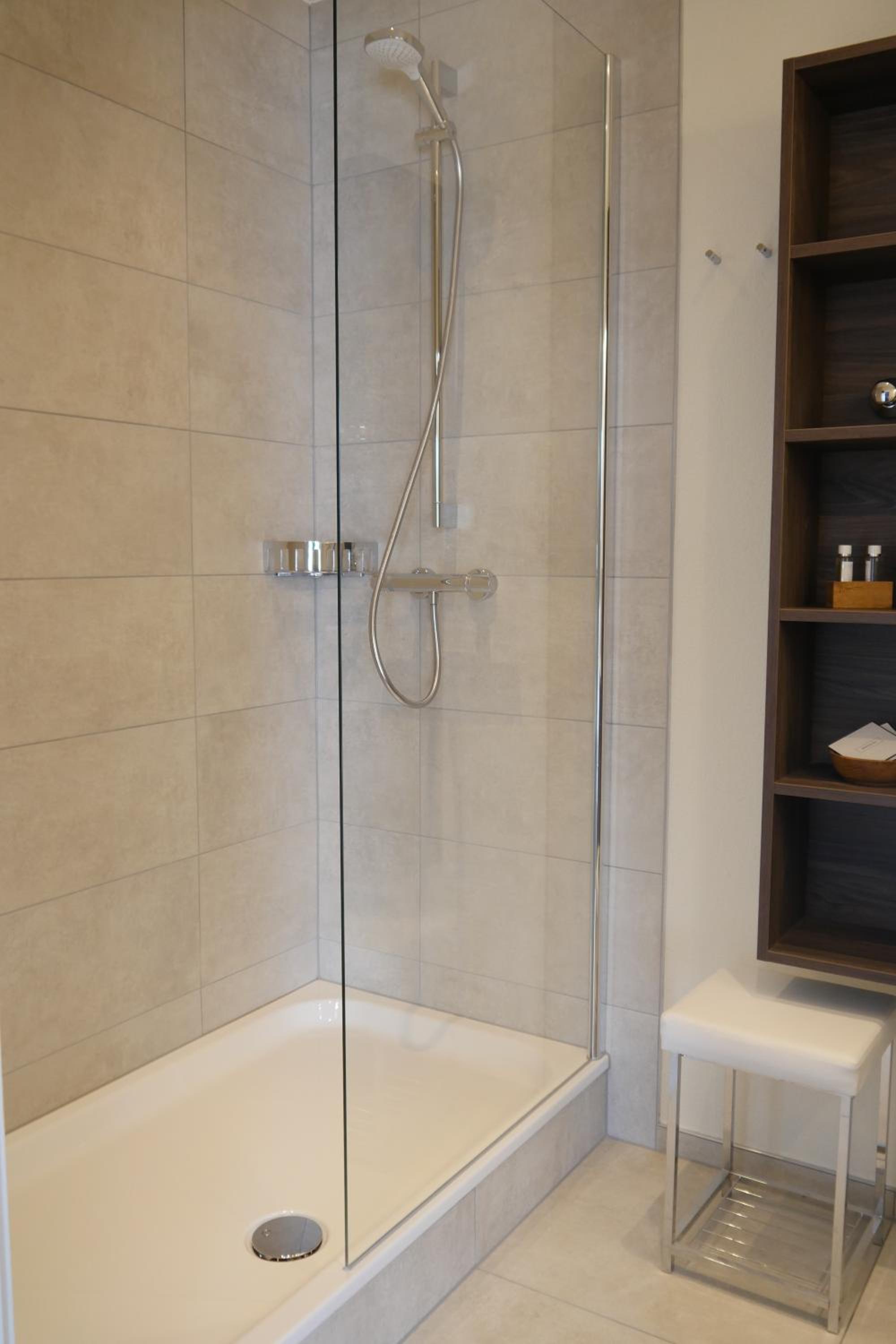 Junior Suite with Balcony - Photo 5