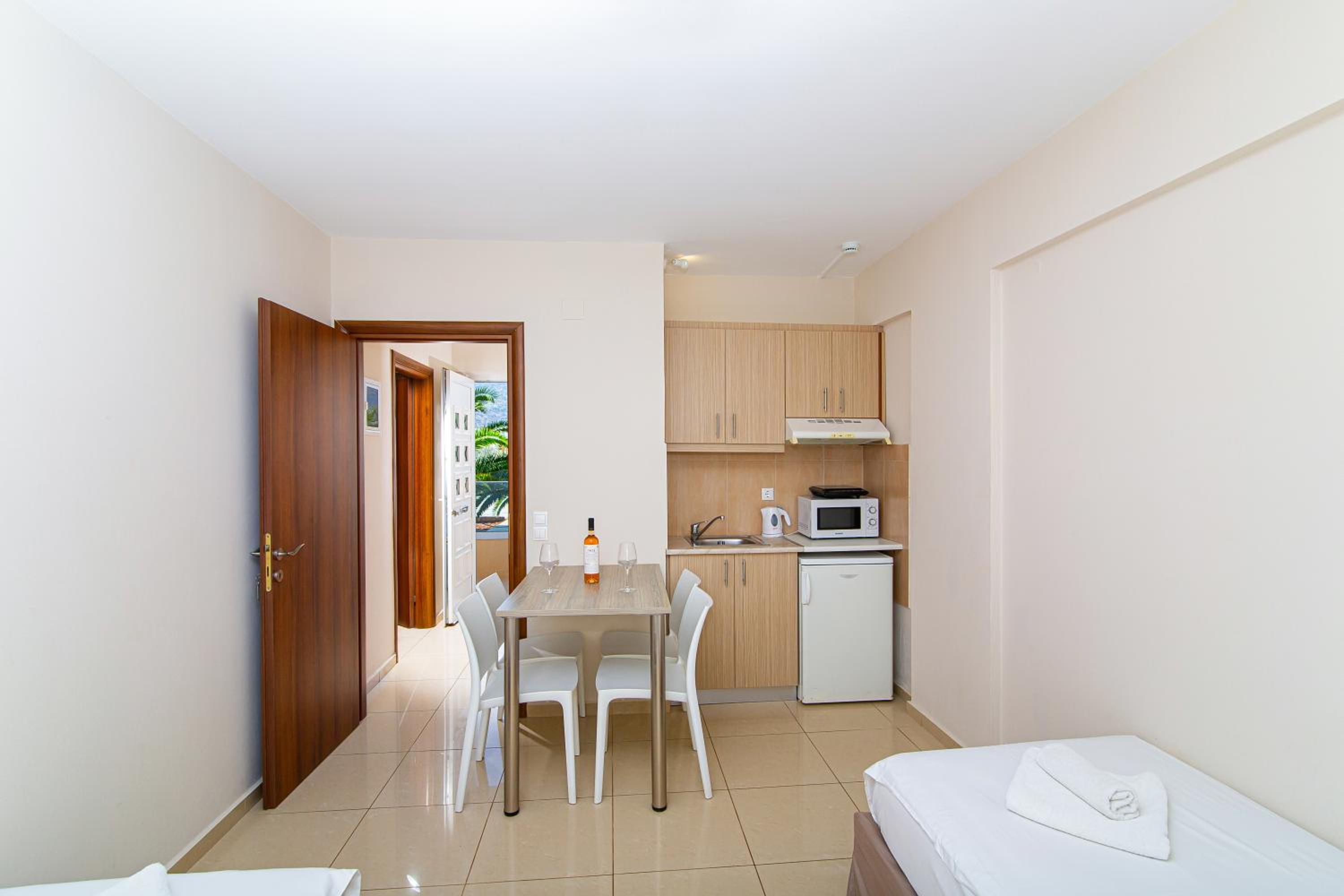 Superior One-Bedroom Quadruple Apartment - Photo 19