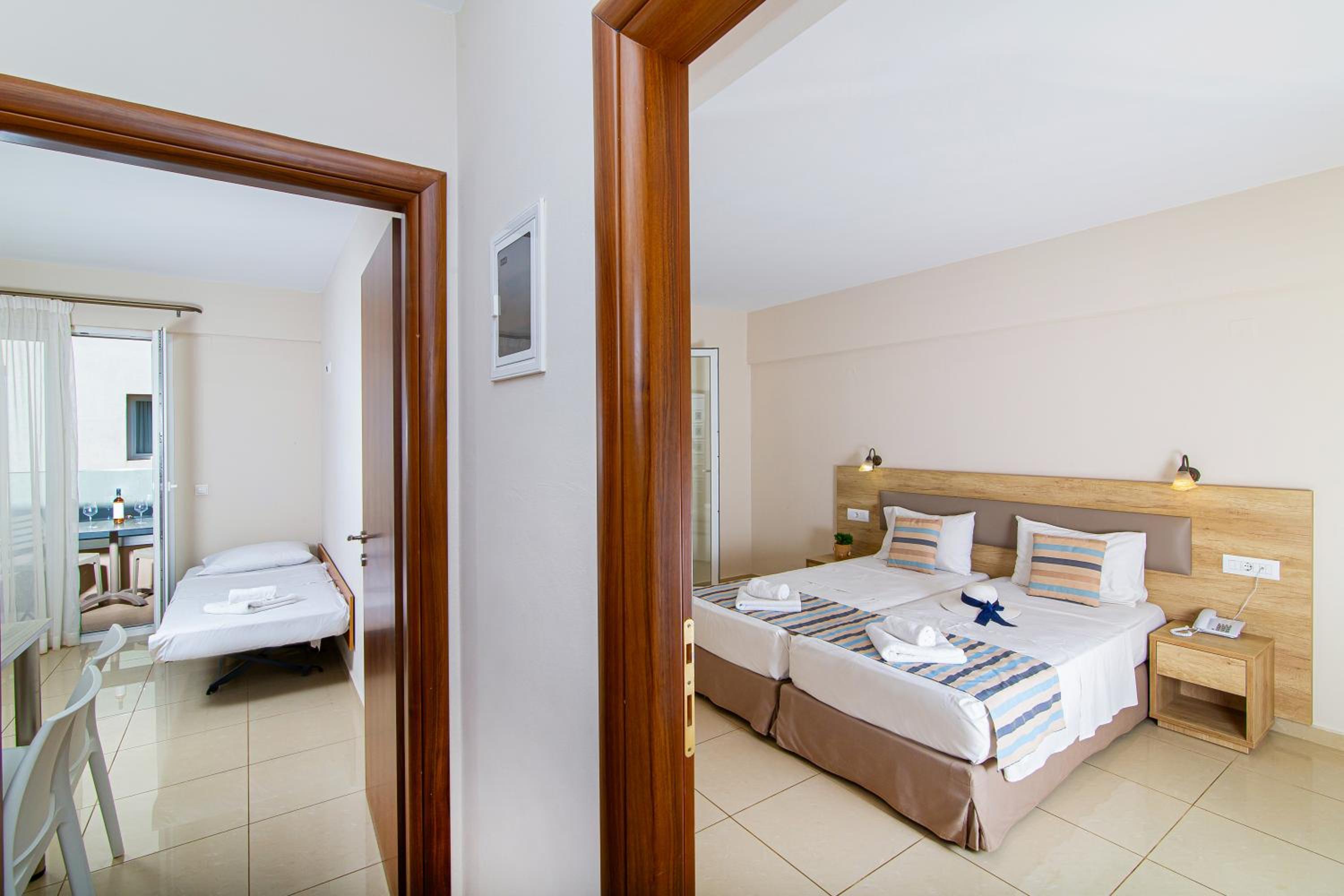 Superior One-Bedroom Quadruple Apartment - Photo 15