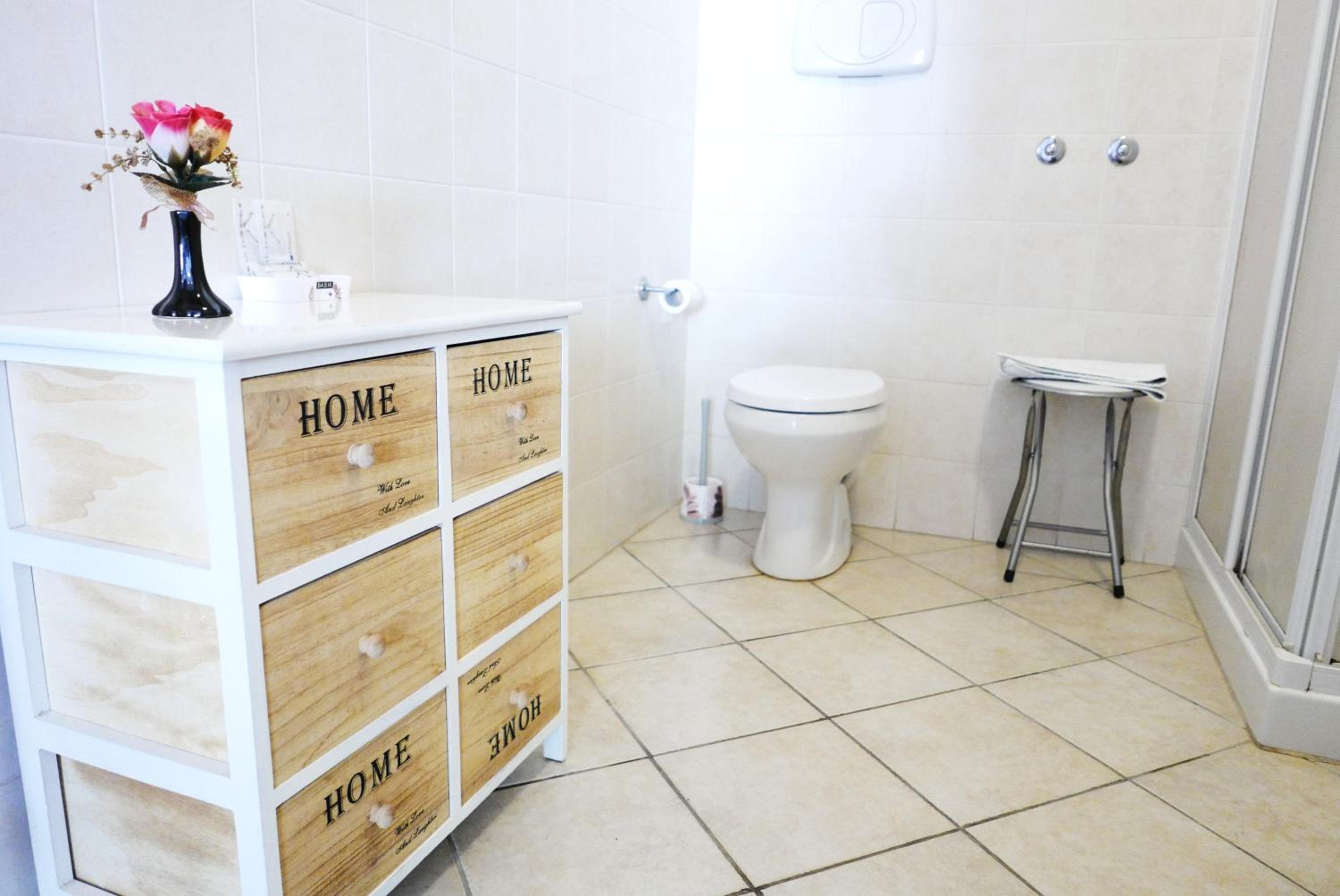 Double Room with Private Bathroom - Photo 4