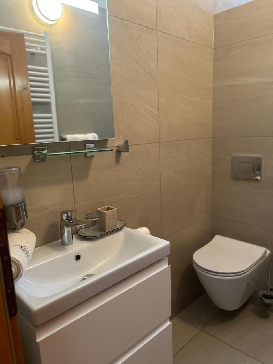Suite - Photo 7