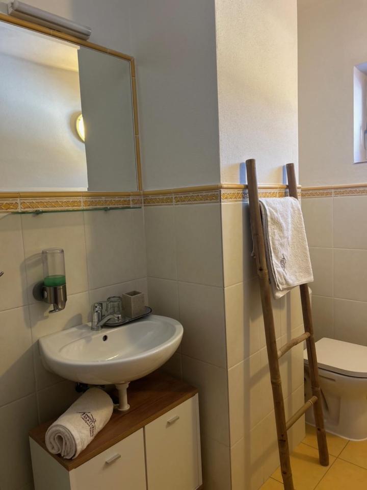 Standard Quadruple Room - Photo 4