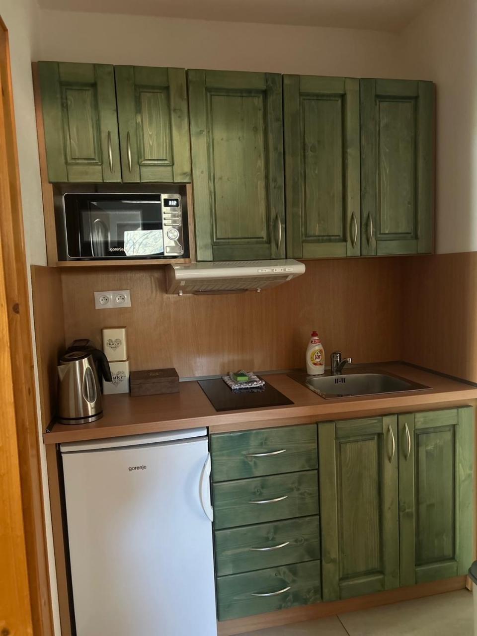 Standard Quadruple Room - Photo 10