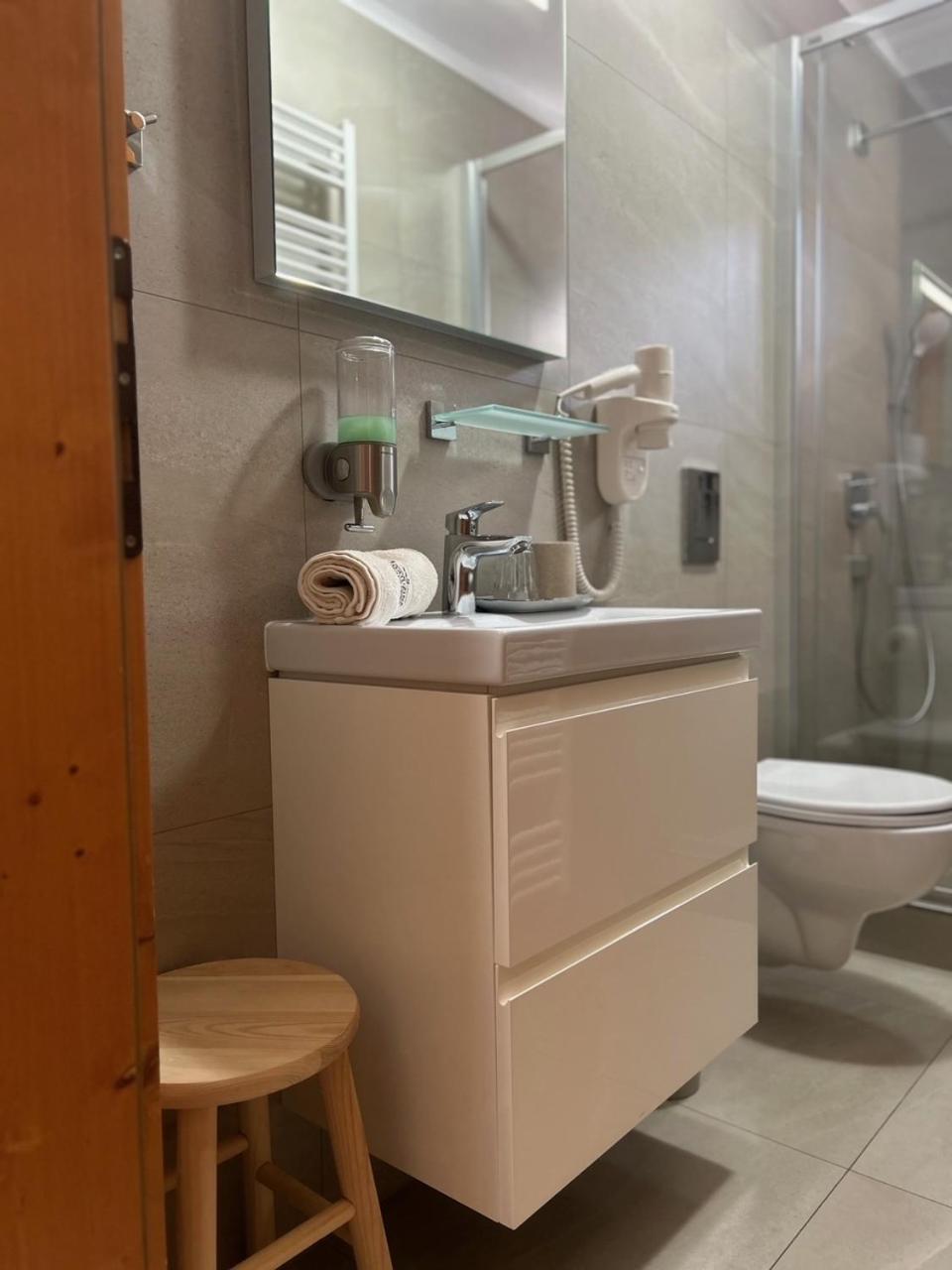 Two-Bedroom Suite - Photo 9