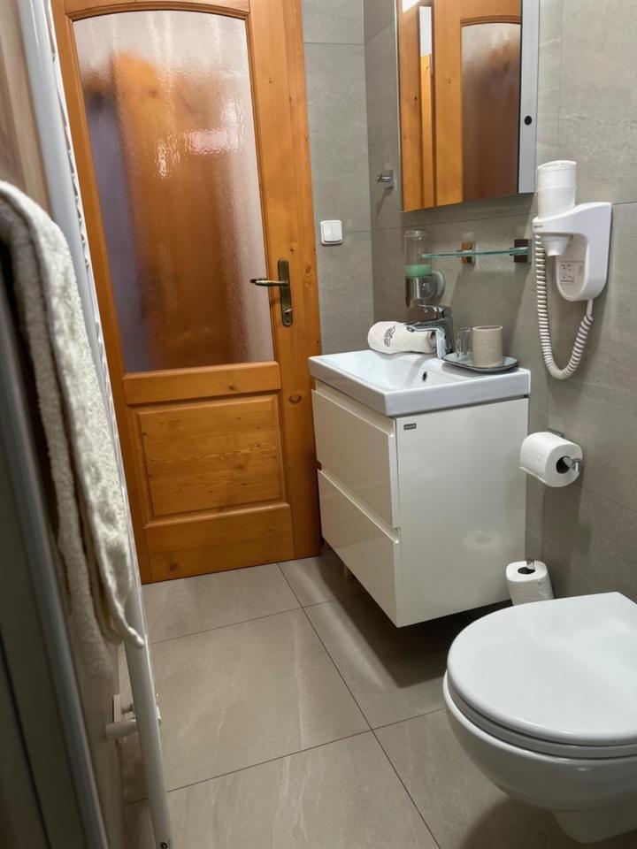 Two-Bedroom Suite - Photo 8