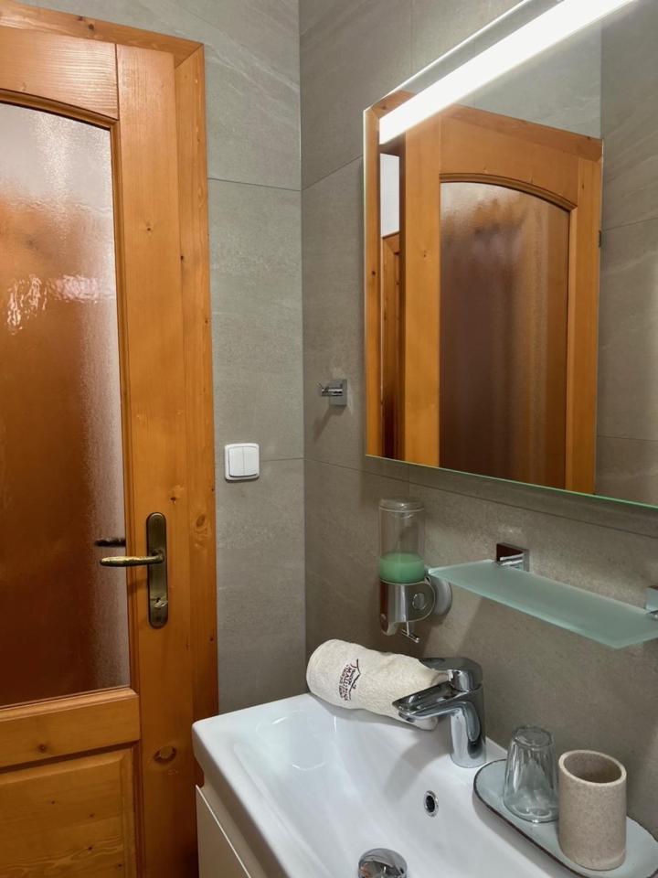 Two-Bedroom Suite - Photo 4