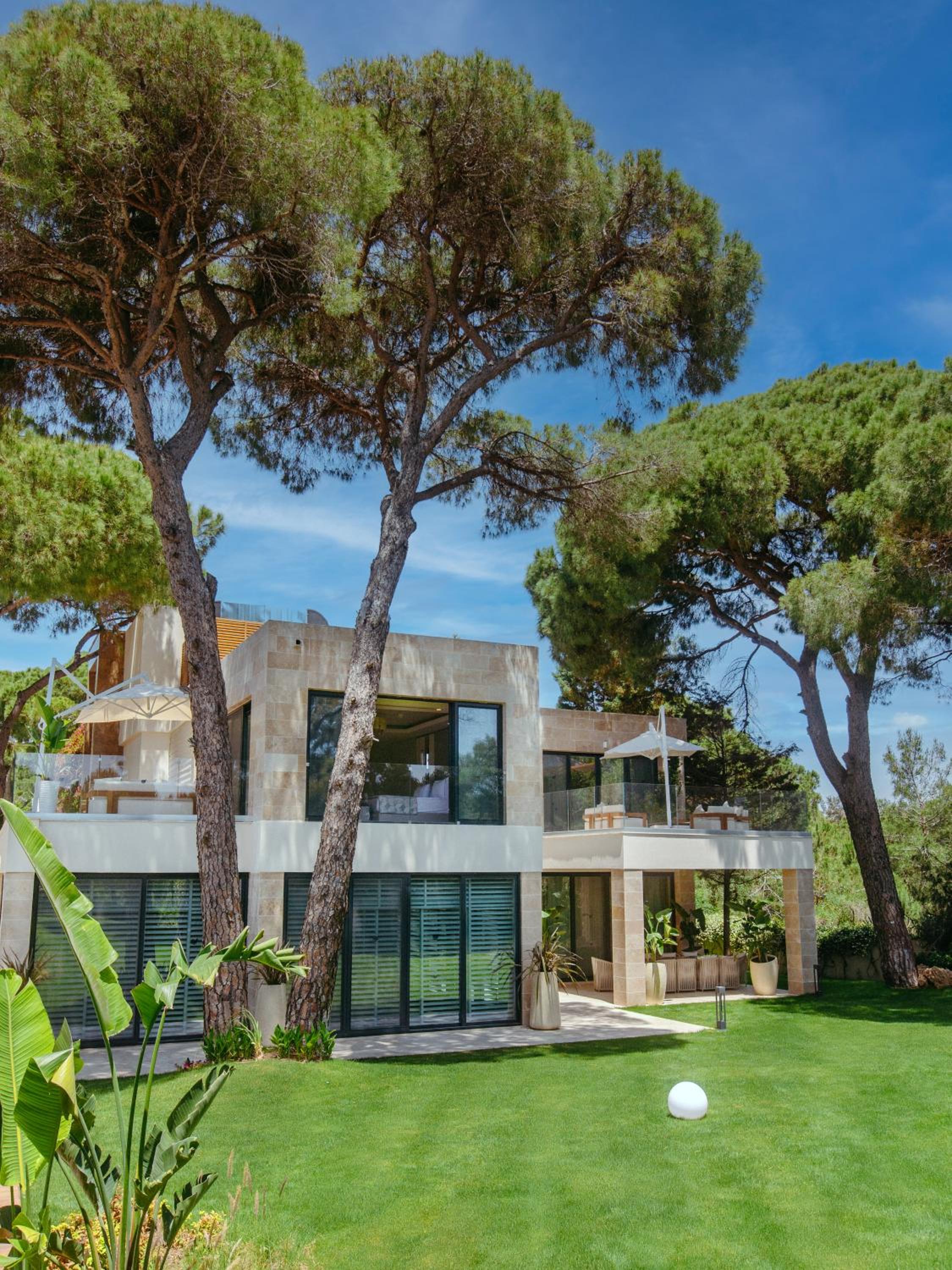 Helen Residence photo 3