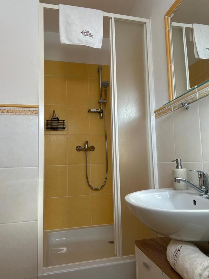 Quadruple Room - Photo 9