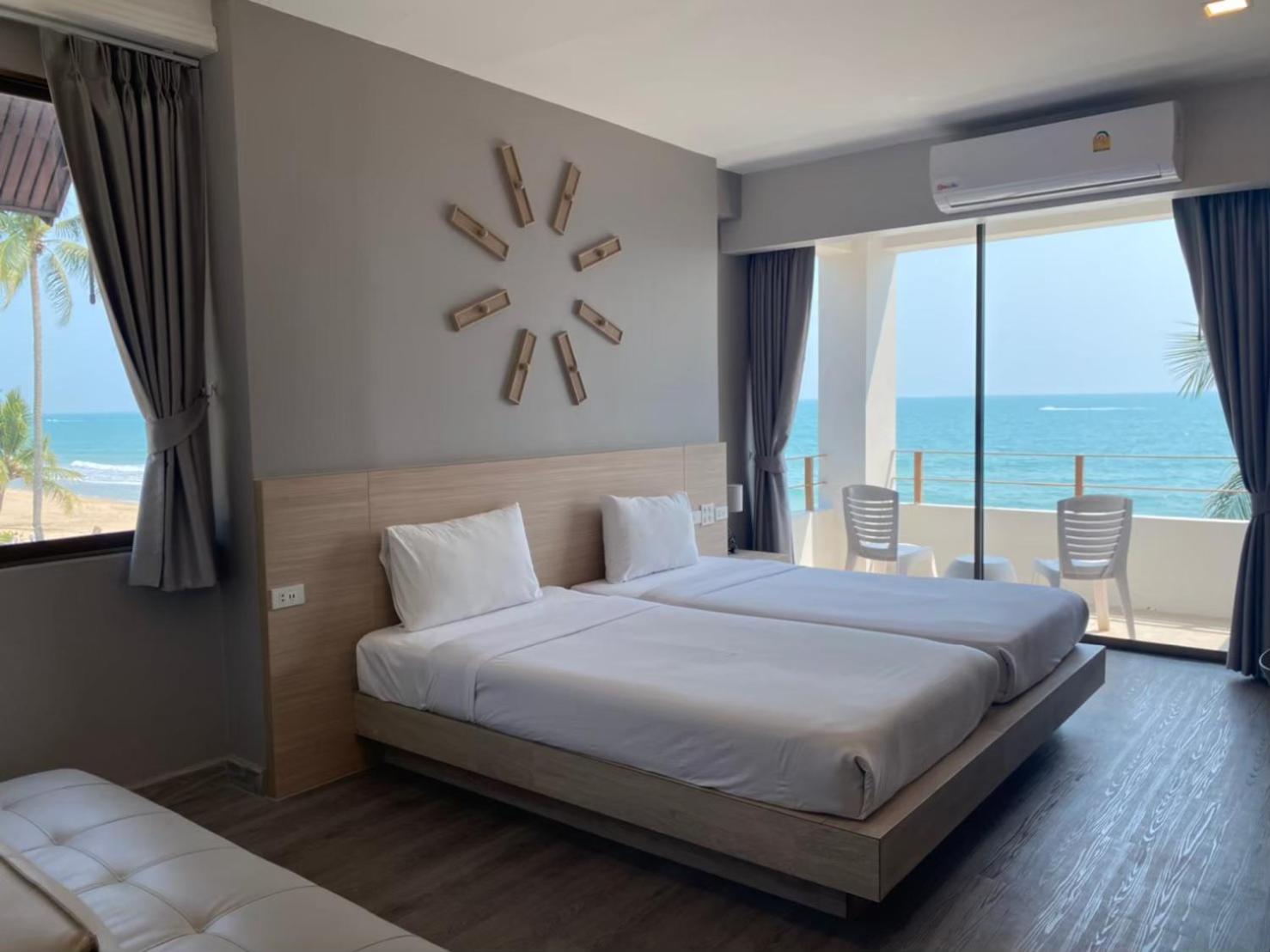 Deluxe Double or Twin Room with Sea View