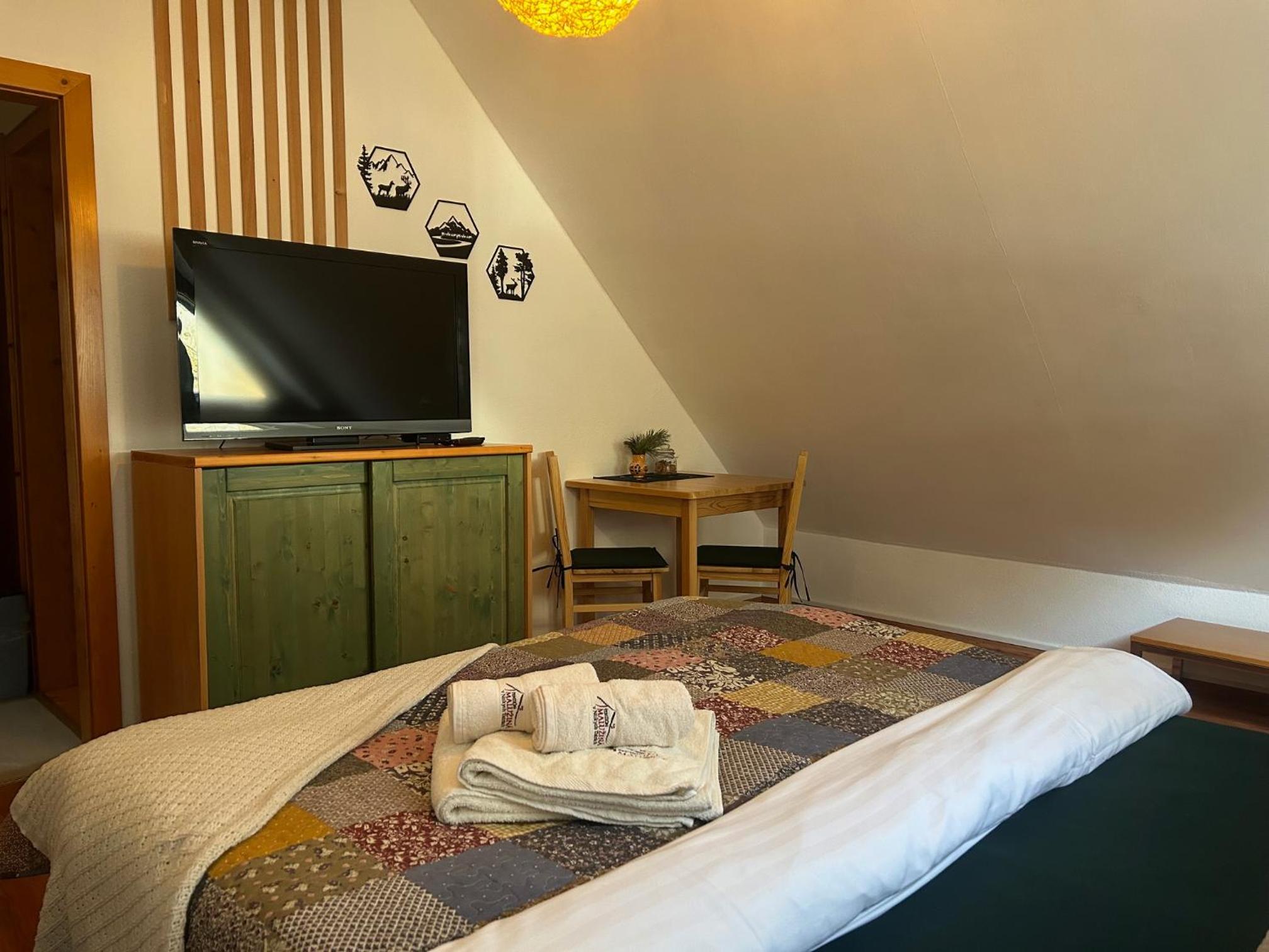 Quadruple Room with Bathroom - Photo 4